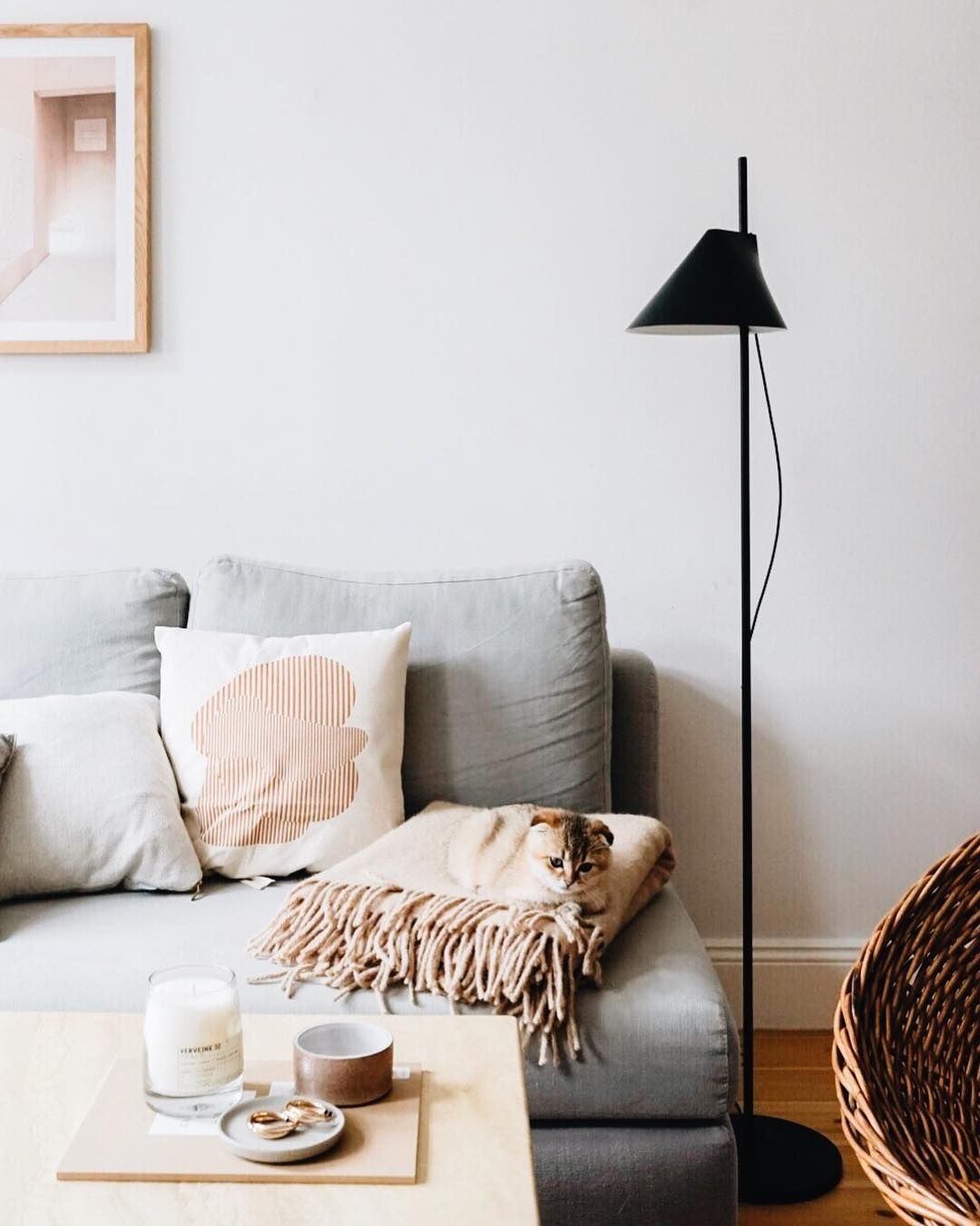 Yuh Floor - Yuh 立燈