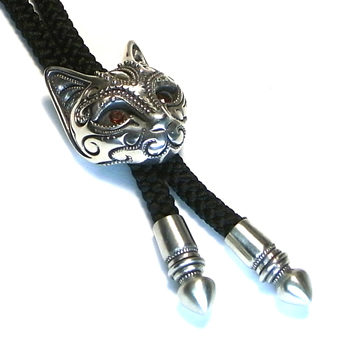 BBM 石榴石眼貓 Bolo Tie