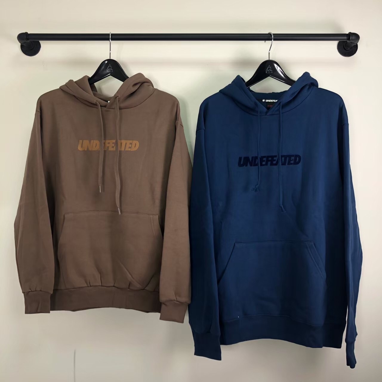 [現貨]Undefeated 字體LOGO帽T