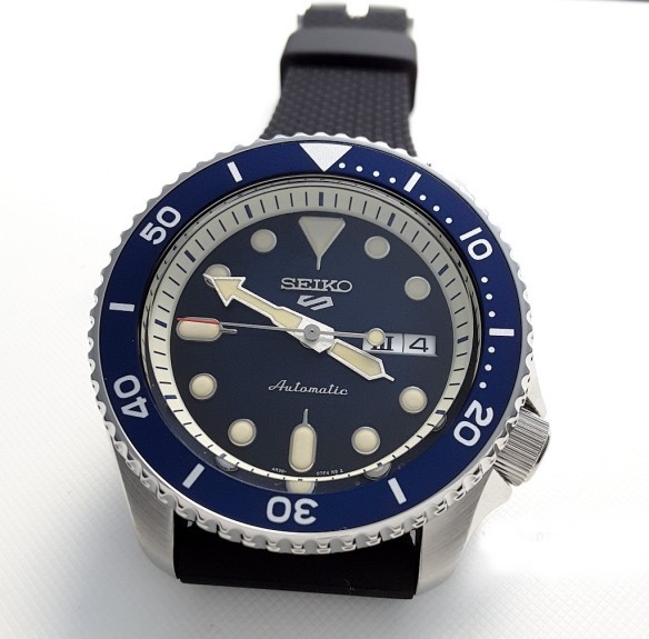 Seiko 5 Sport 自動機械手錶 SRPD71K2