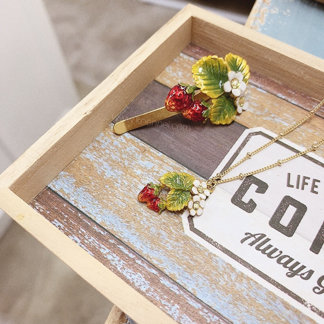 Palnart Poc 草莓園頸鏈/髮插