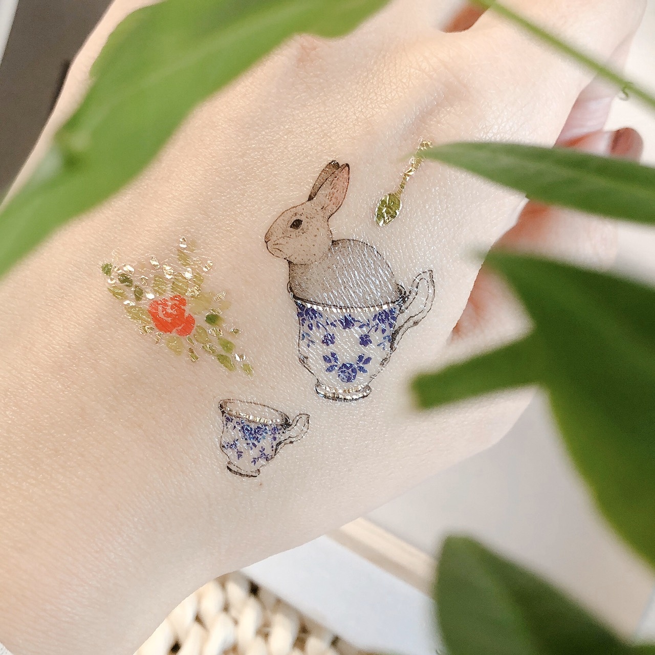 午茶兔女伶 The Rabbits' Tea Party