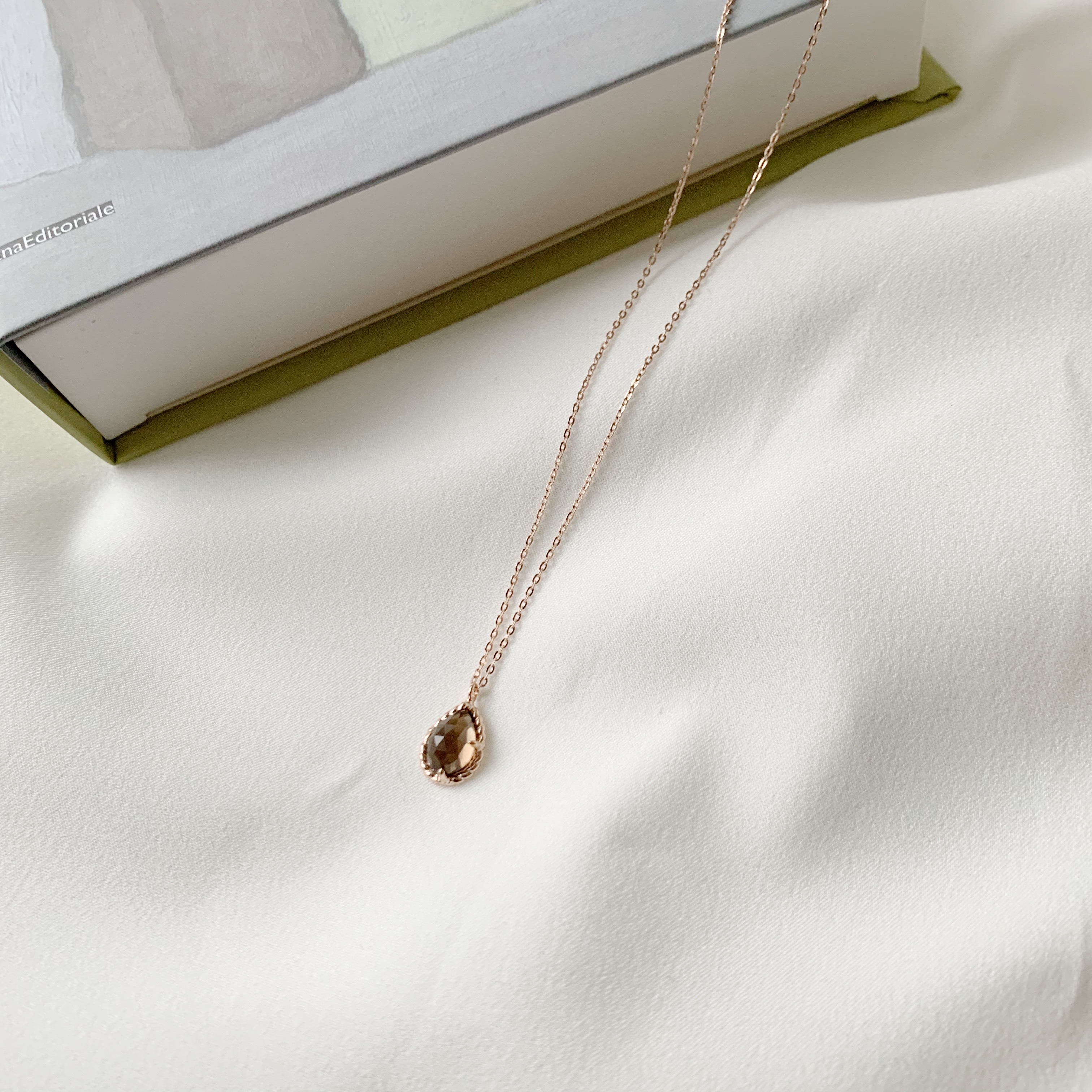 麻花大三爪水滴茶晶鎖骨鍊-玫瑰金