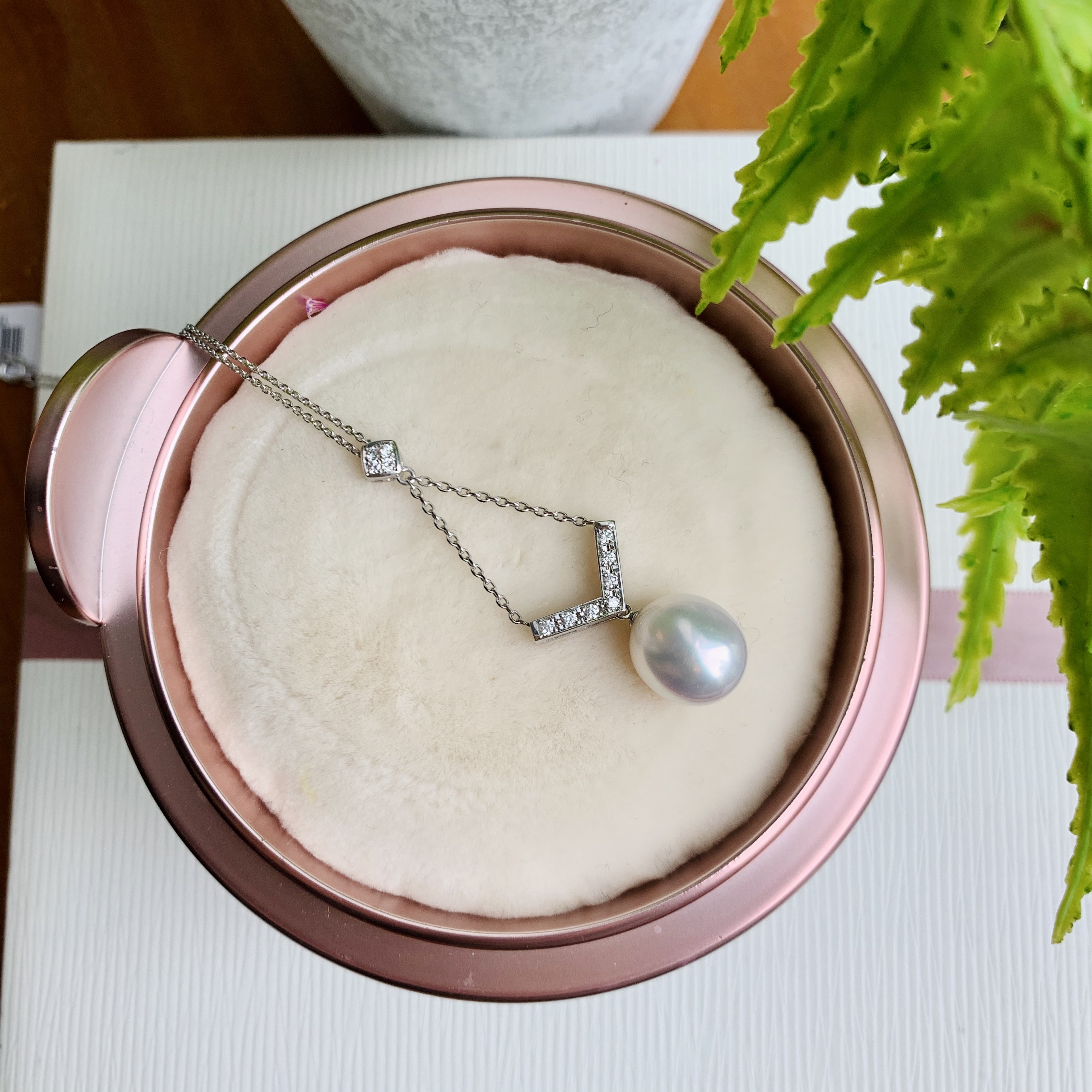 18K金澳白珍珠鑽石吊墜套鏈-橢圓形