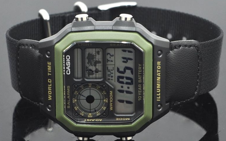 萬年鐘錶 - 卡西歐  CASIO 世界地圖復古電子錶   AE-1200WHB-1B  錶徑 42.1 MM