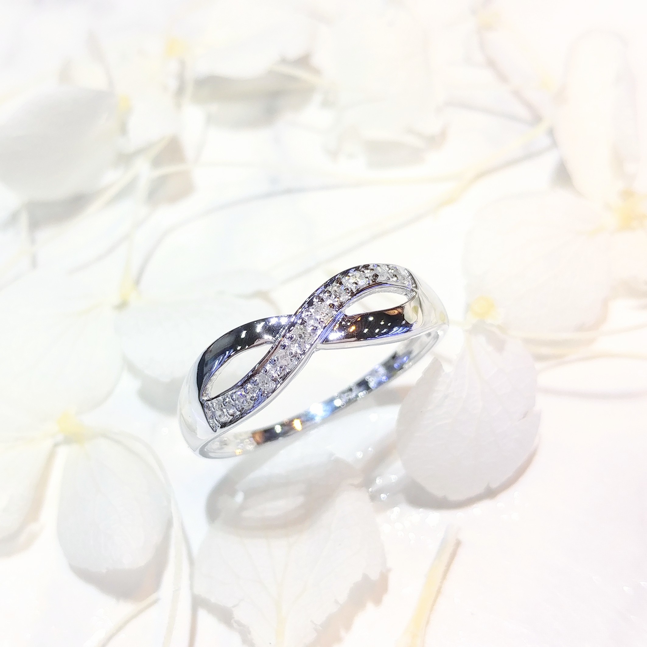 18K White Gold 0.10ct Diamond Ring