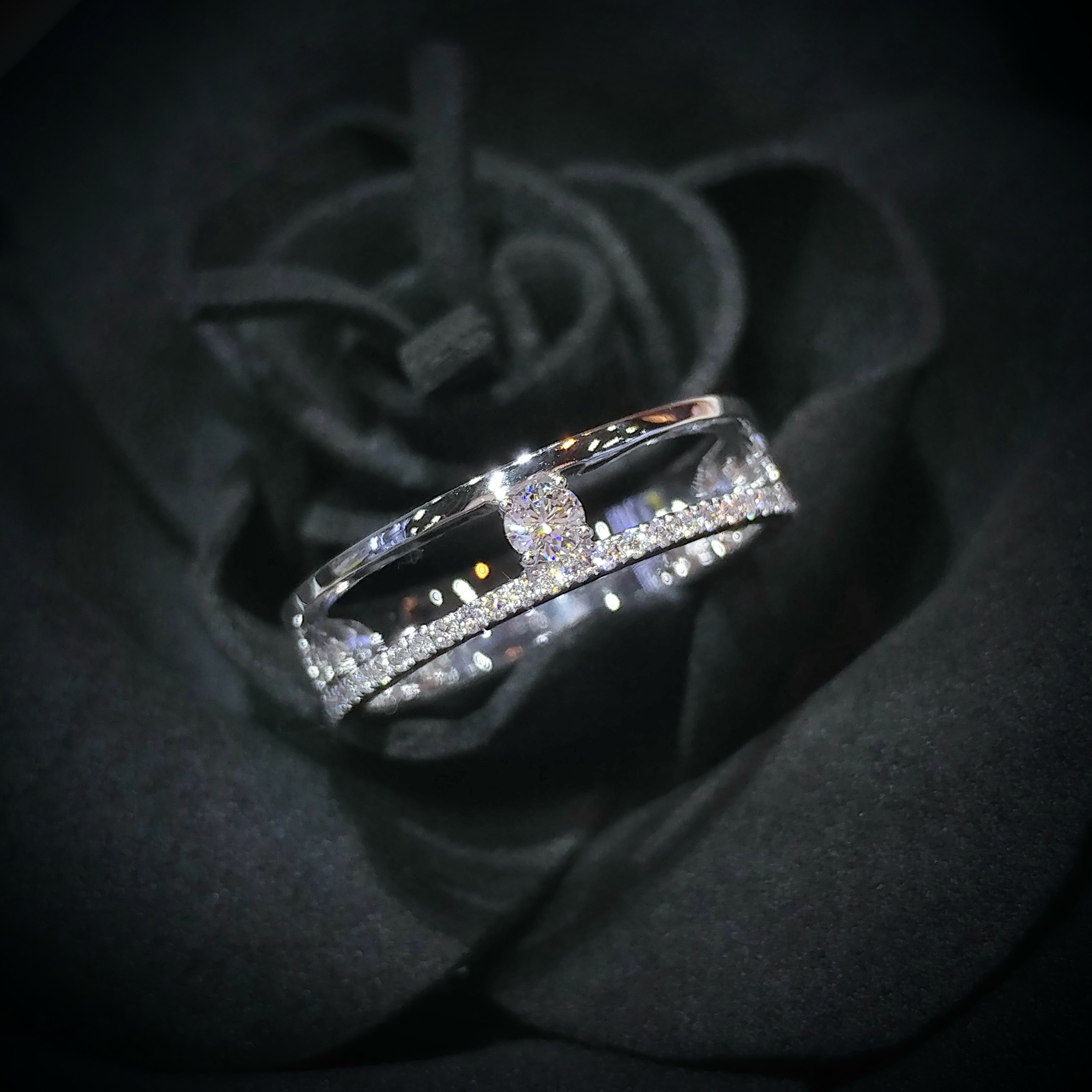 全新18K白金【單粒8份鑽石】配小鑽共20份鑽石戒指