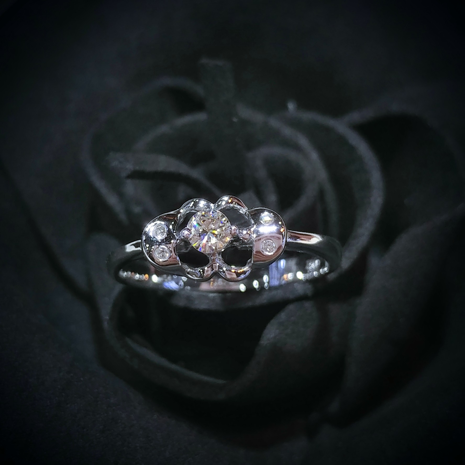 18K White Gold 0.13ct Diamond Ring
