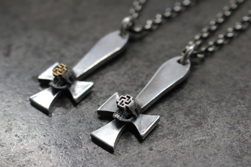 FCT-117 帶球桿頭骨頂的墜落十字吊墜