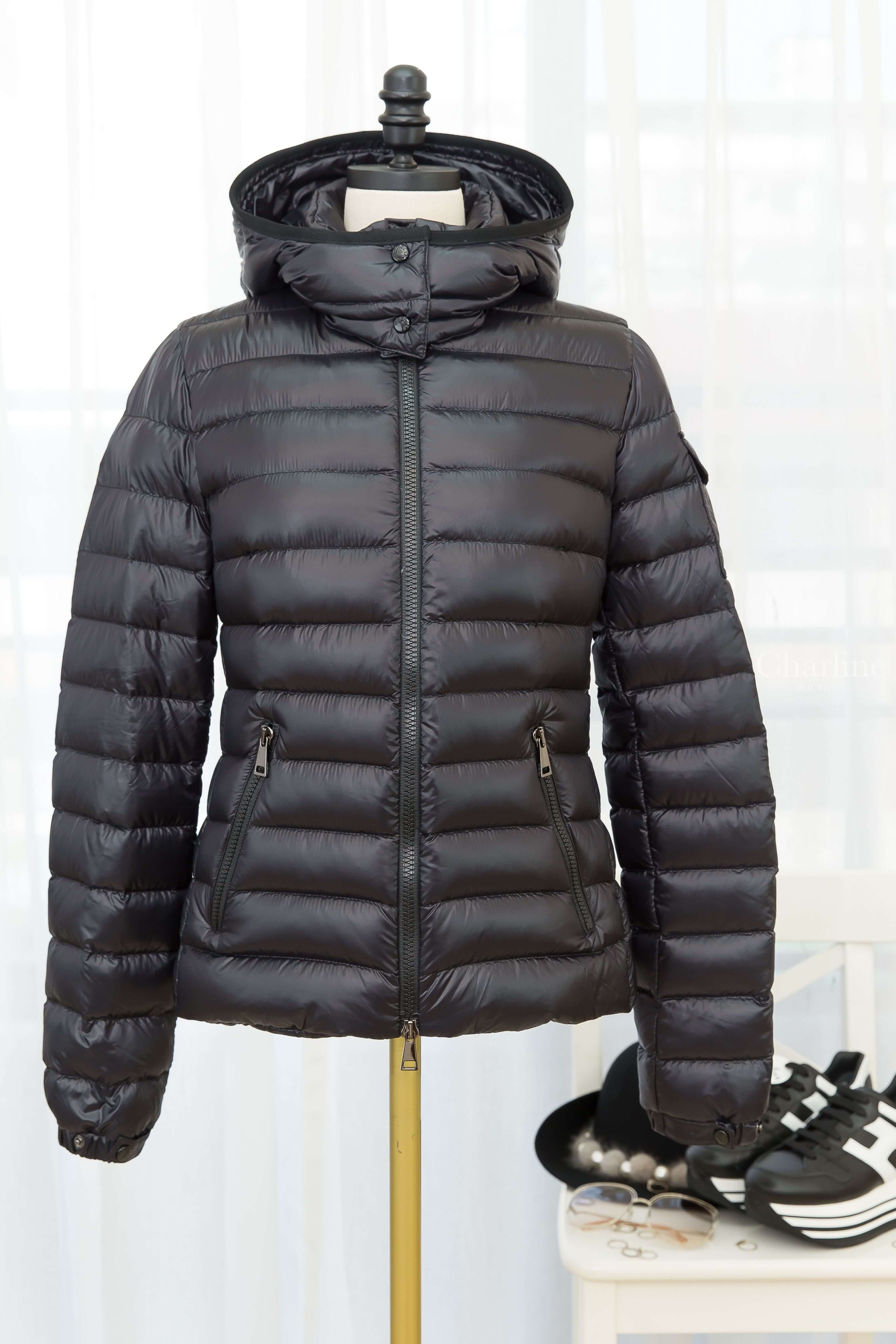 Moncler Bleu 藍黑色可拆式帽子小立領拉鍊口袋輕羽絨外套