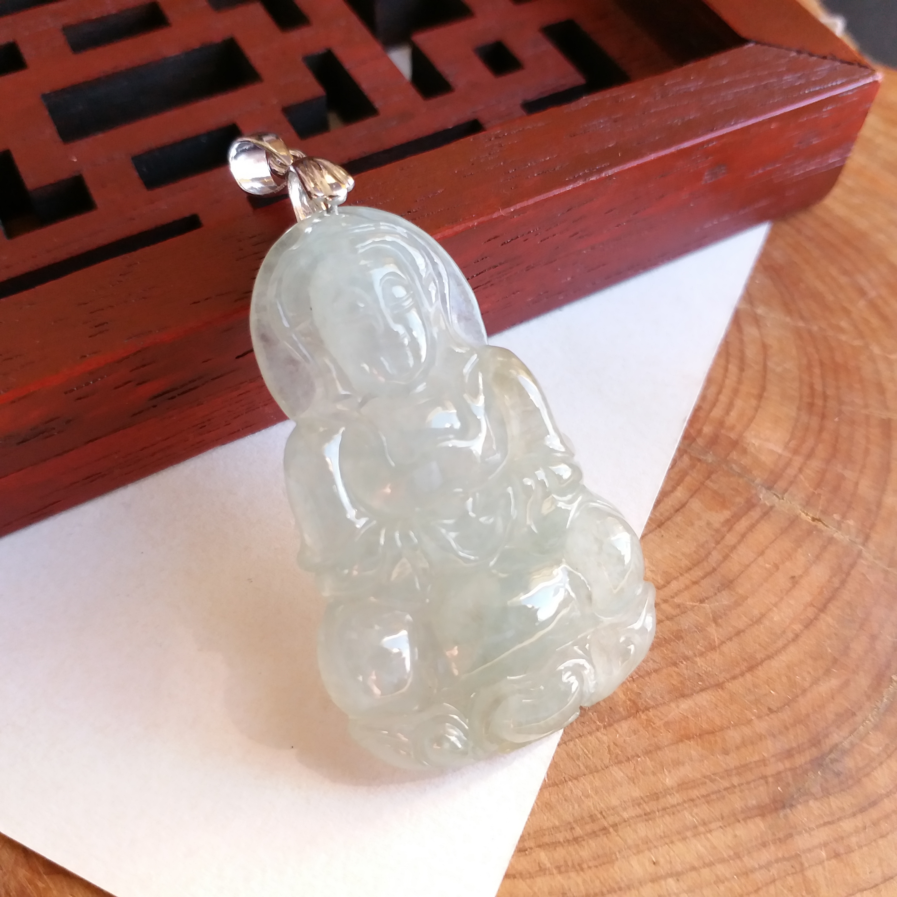 J1702 冰晴水綠坐蓮觀音吊墜