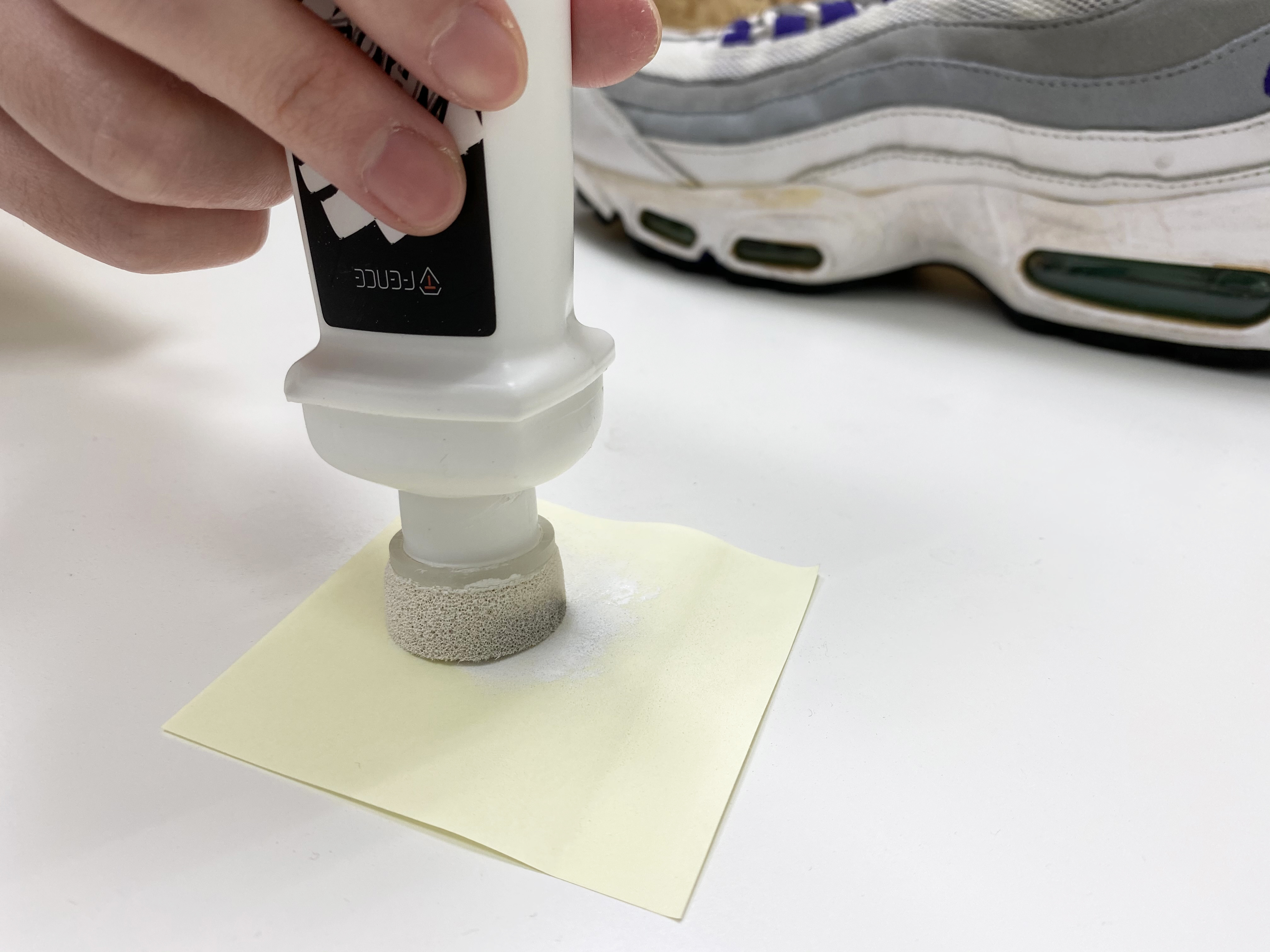 白鞋特工海綿頭充分吸收塗料