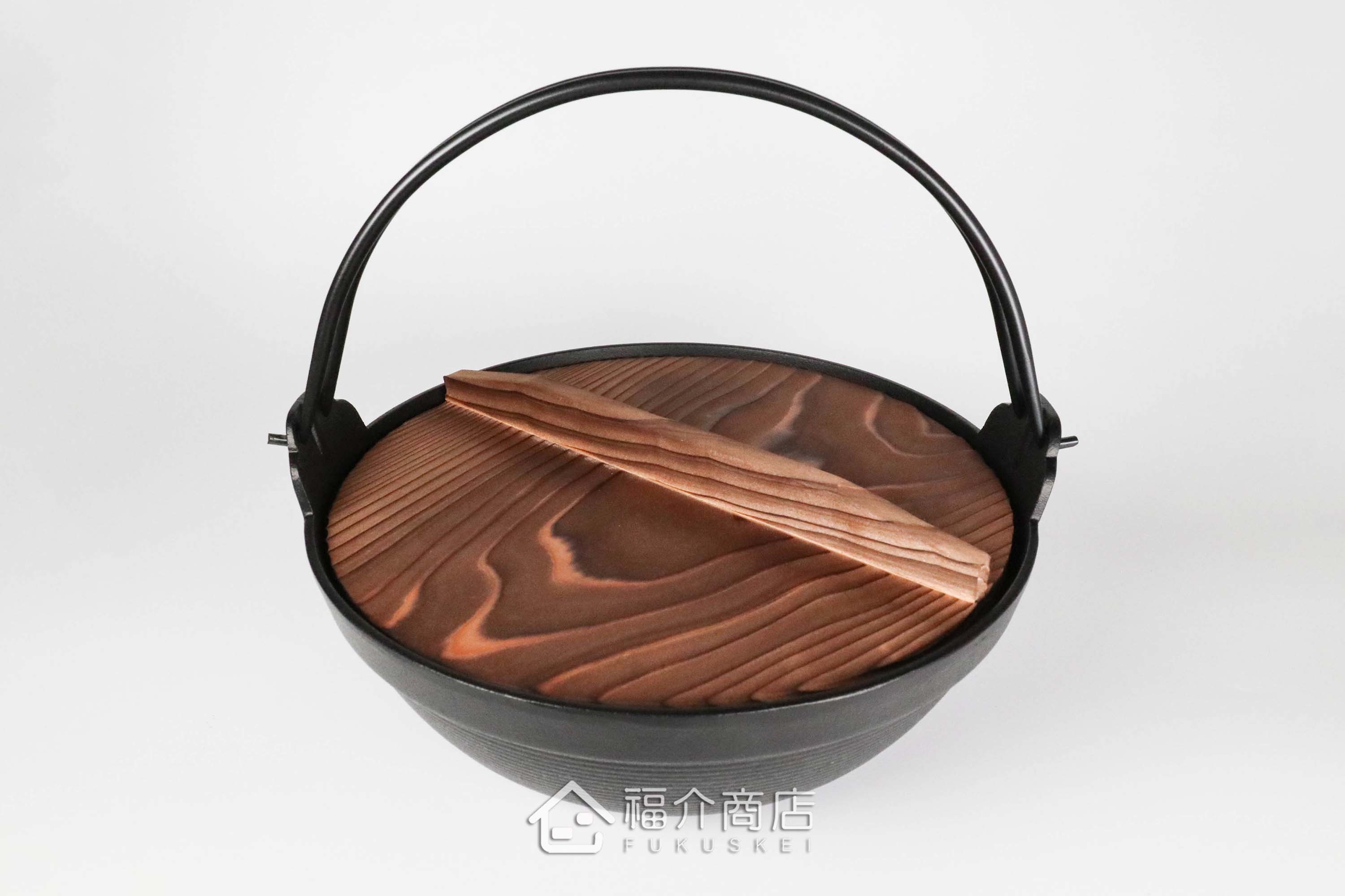 煮東西用的黑色鑄鐵鍋