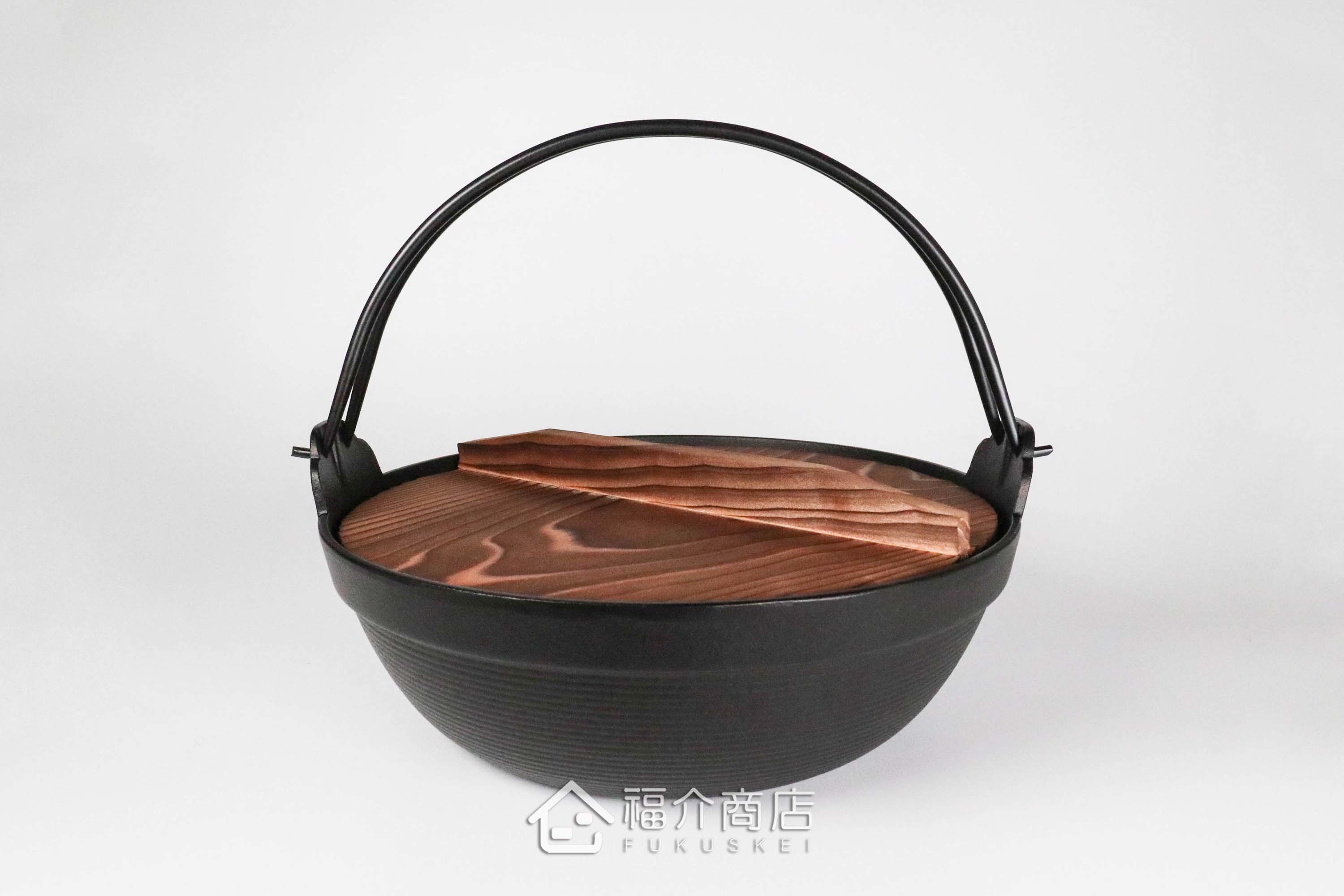 煮東西用的黑色鑄鐵鍋