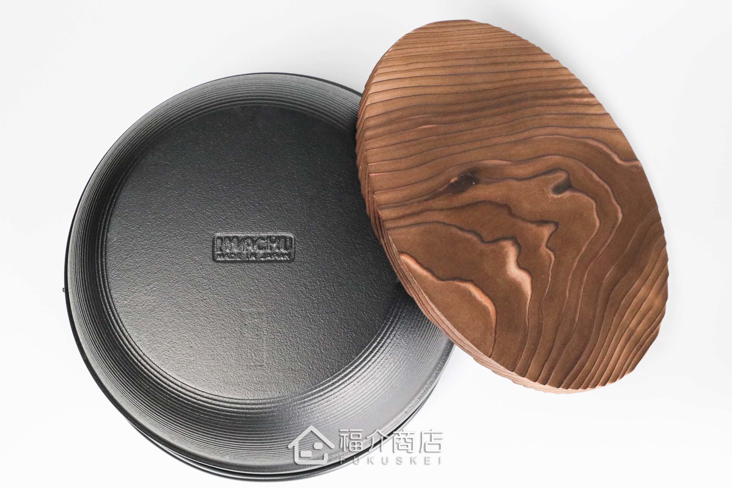 煮東西用的黑色鑄鐵鍋