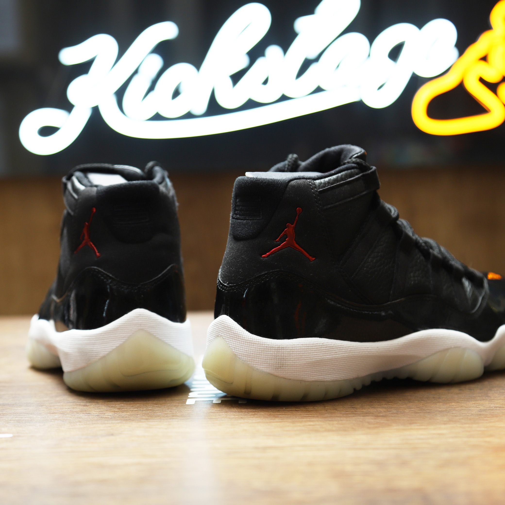二手US7/25CM Air Jordan 11 Retro 72-10 7210 黑紅 冰底【378037-002】