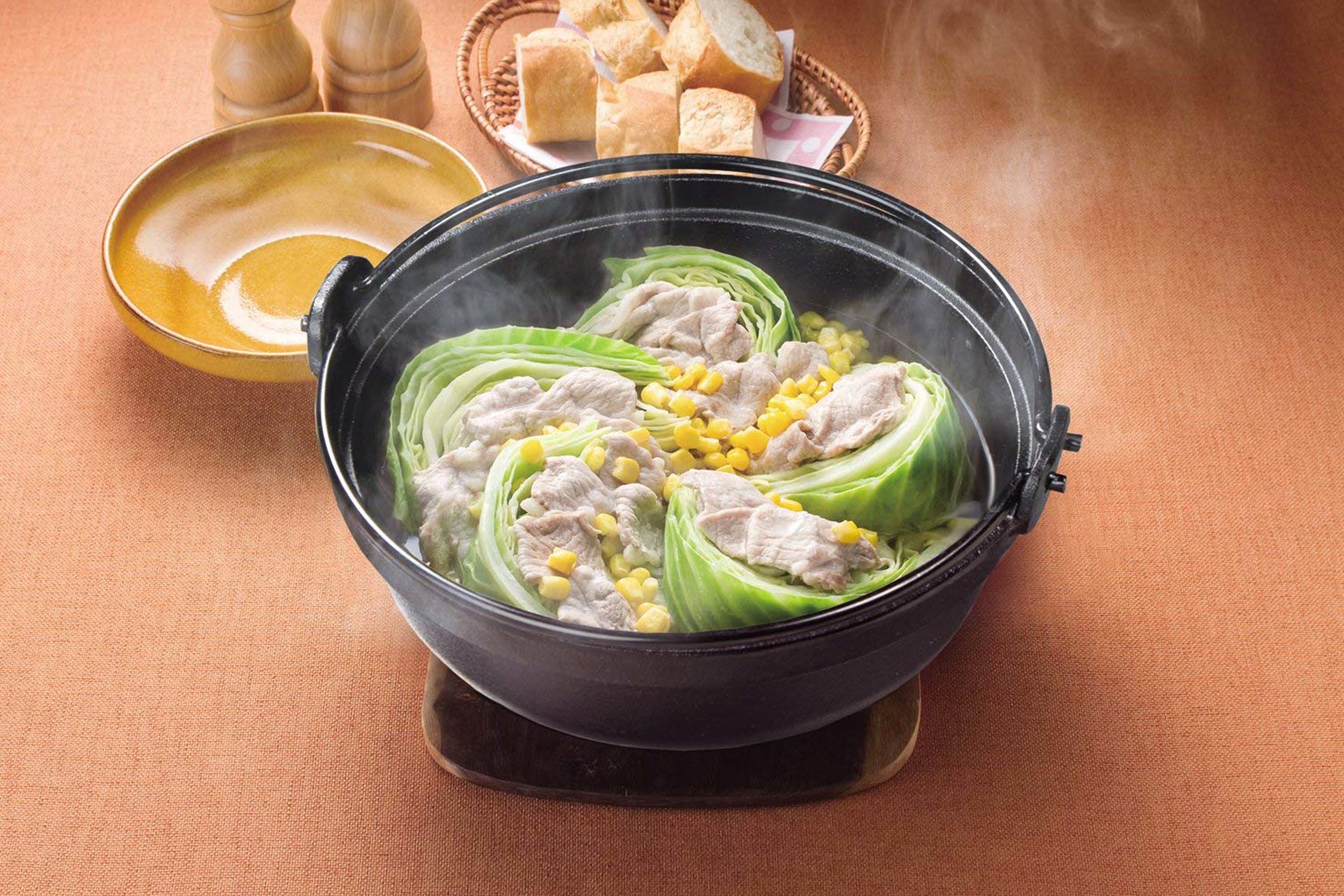 煮東西用的黑色鑄鐵鍋