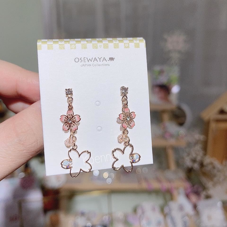 日本制 雙櫻花褸空耳環 (防敏感)