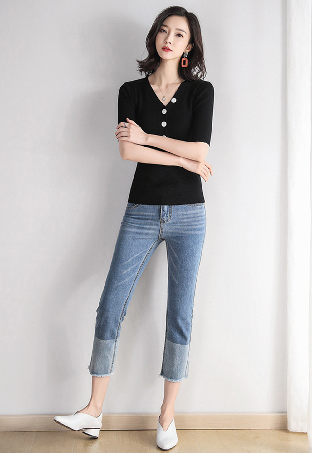 DEER.W V襟貝殼圓釦坑條針織上衣 黑色