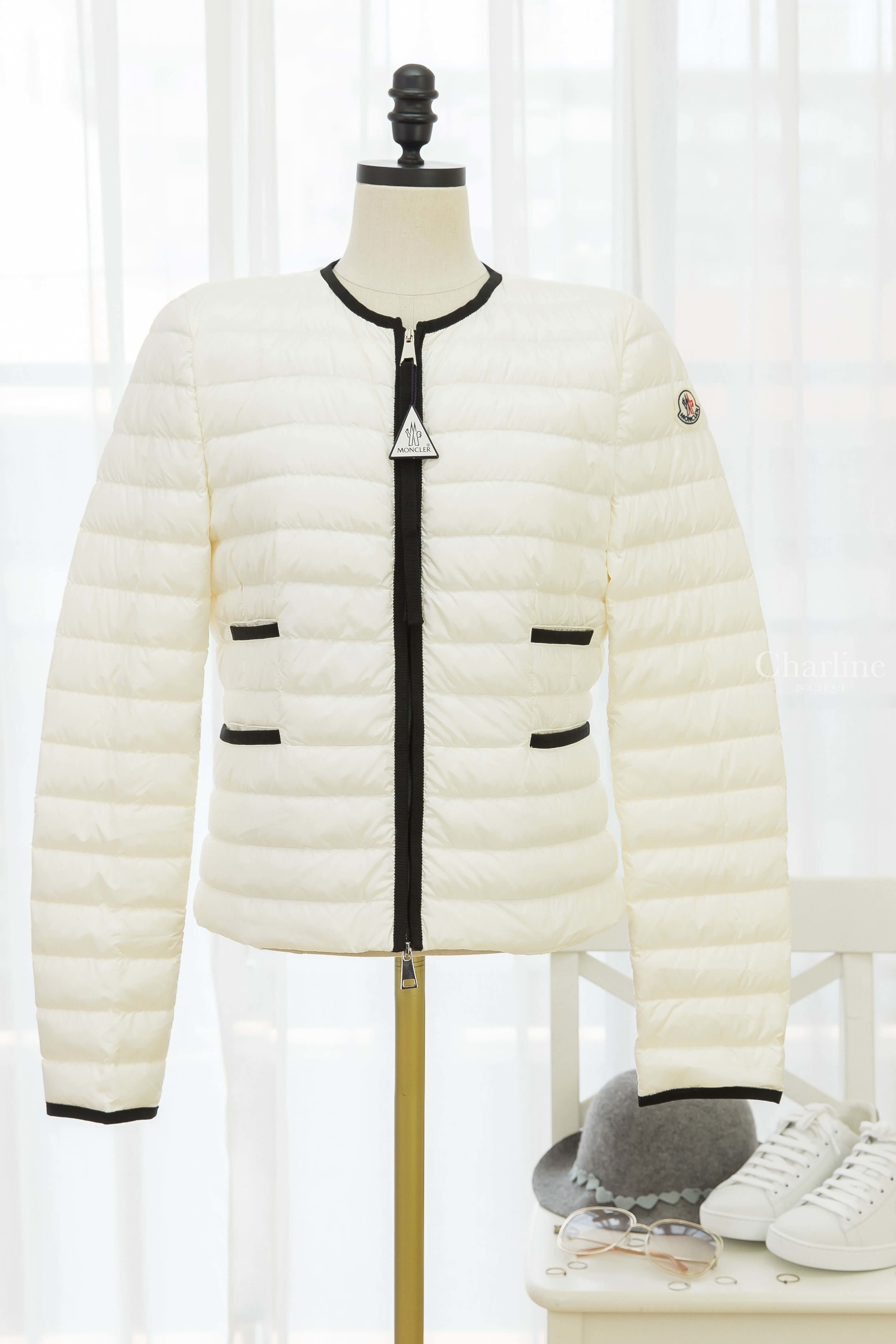 Moncler Baillet 象牙白黑滾邊口袋輕羽絨外套