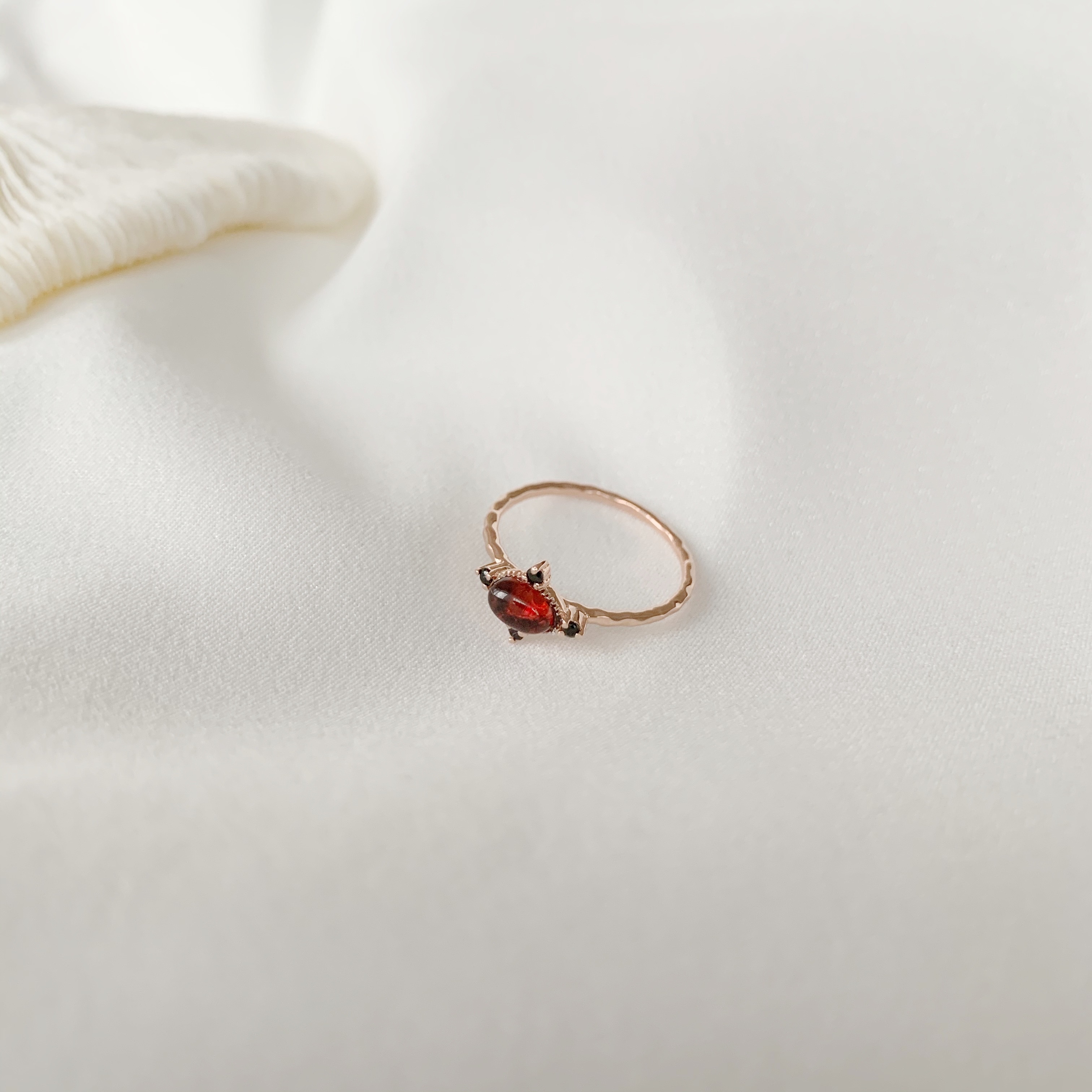 小華麗橫橢圓蛋面石榴石戒指-玫瑰金