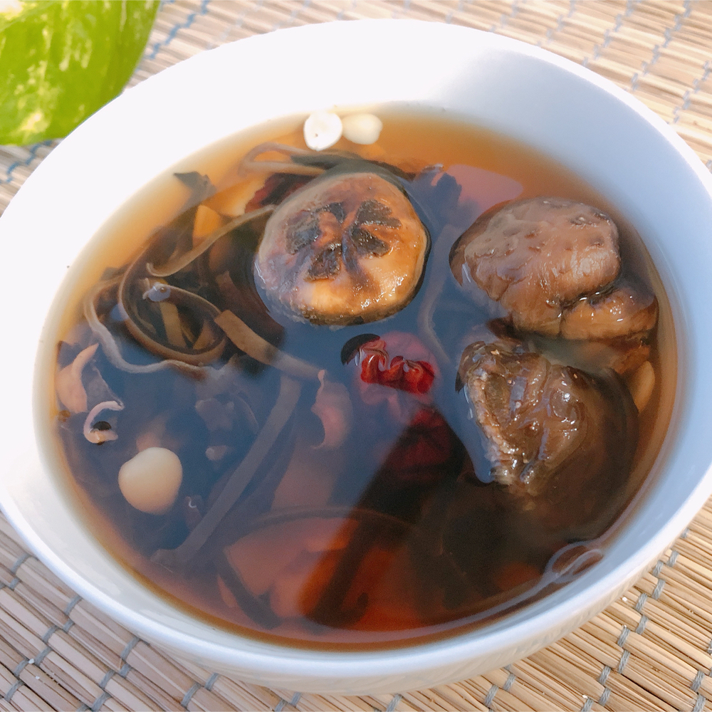 白背木耳香菇湯