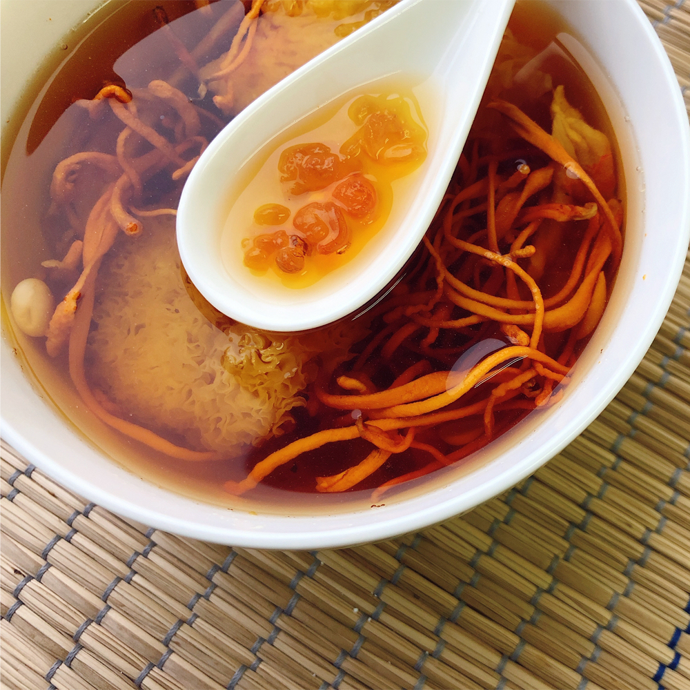 蟲草花雪耳桃膠湯