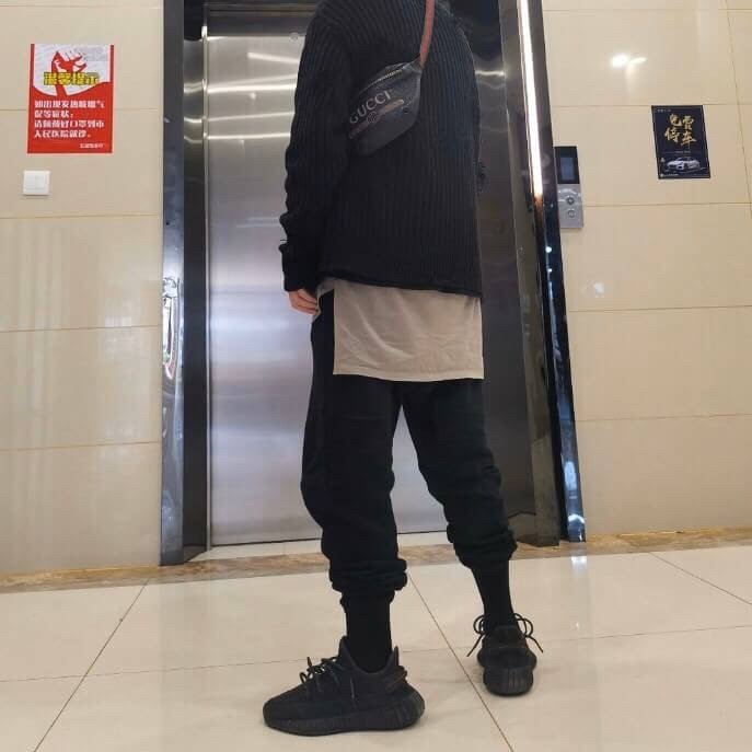 ASIDAS YEEZY BOOST 350 V2 黑天使 鞋帶反光