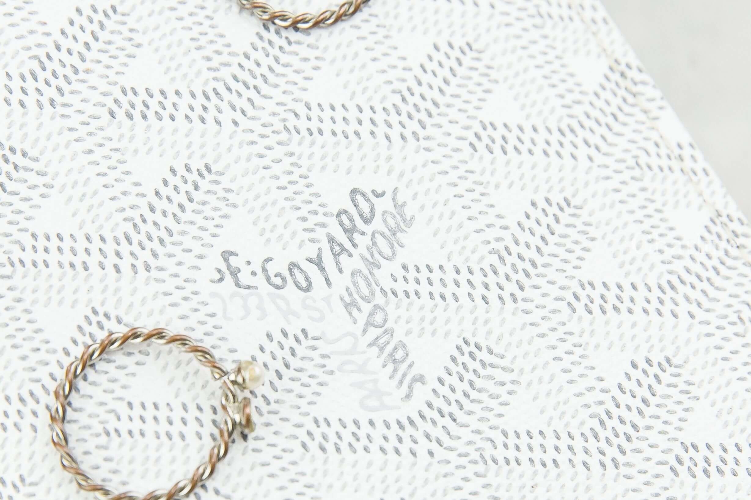 Goyard Porte Passeport Grenelle 白色小牛皮拼黃色夾層內裡護照夾