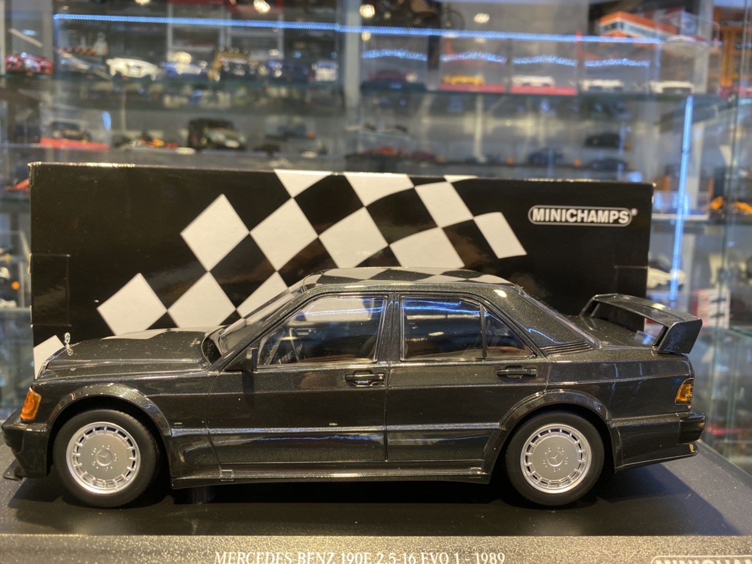 MINICHAMPS Mercedes-Benz 190E 2.5-16 EVO 1 藍黑1/18 MINICHAMPS Mercedes-Benz 190E 2.5-16 EVO 1 藍黑1/18