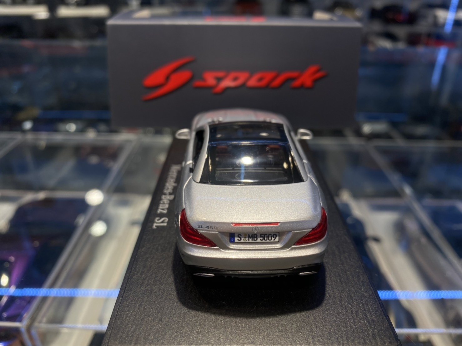 Spark S8180 Mercedes-Benz SL 銀色1/43 (樹酯車)