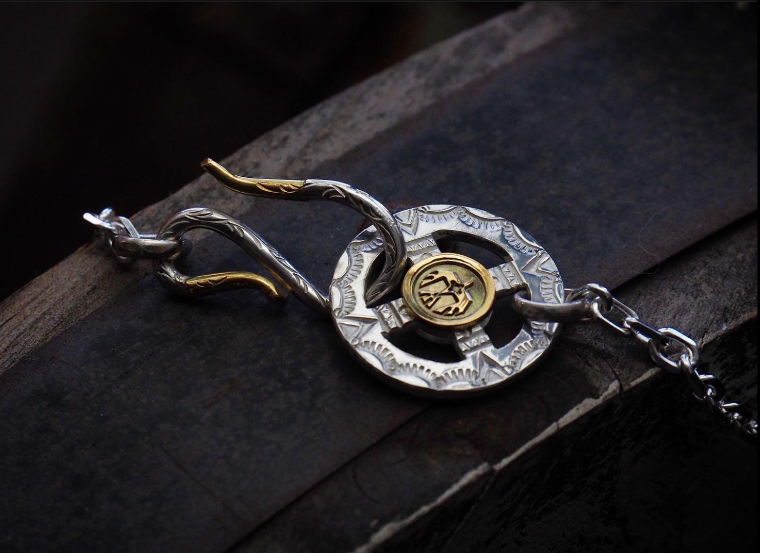 K18 金銀唐草花紋掛鉤