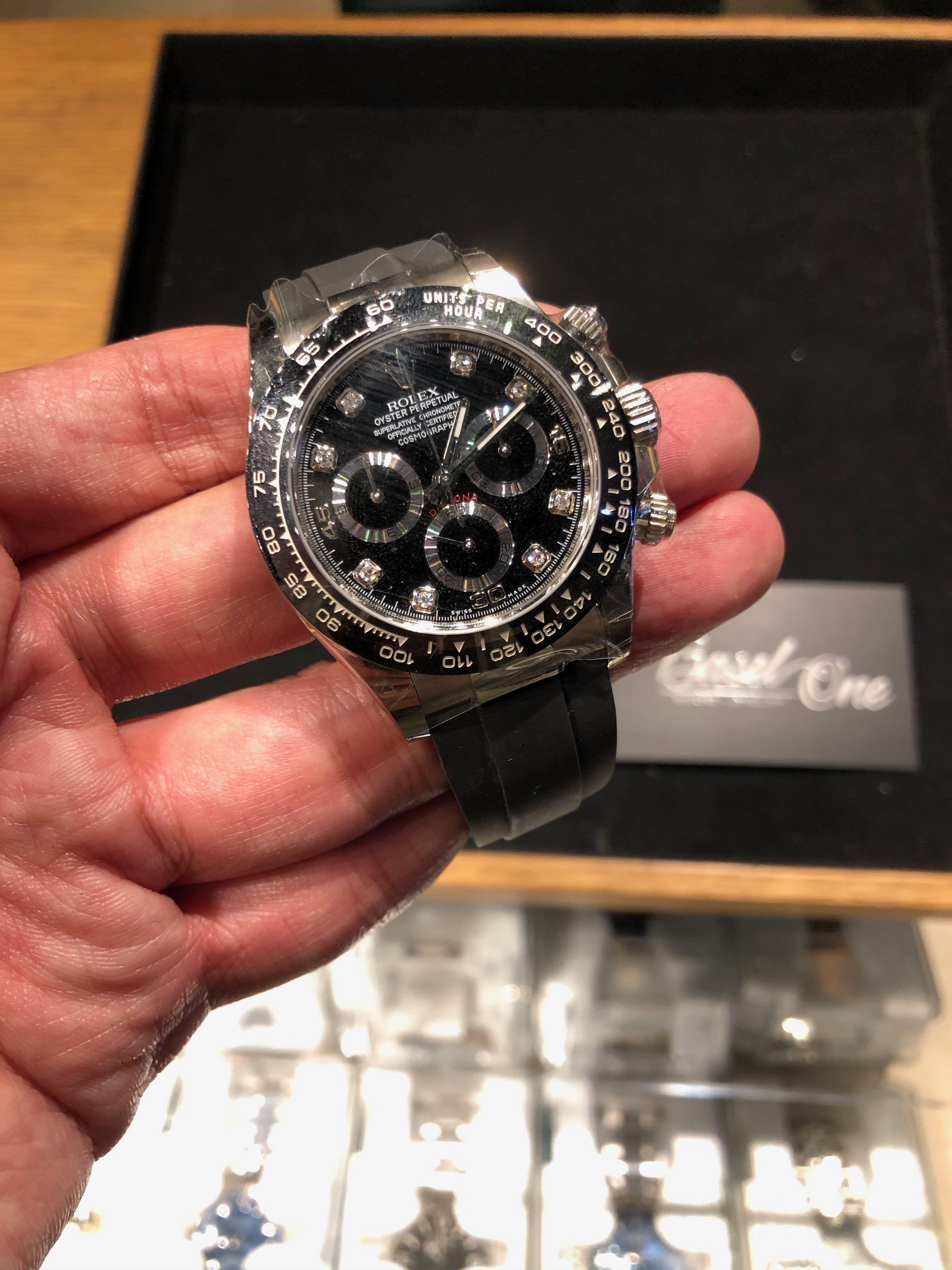 DISCONTINUED BRAND NEW ROLEX 116519LN 116519 8DI OYSTER PERPETUAL COSMOGRAPH DAYTONA WHITE GOLD BLACK DIAL with 8 DIAMOND 40mm