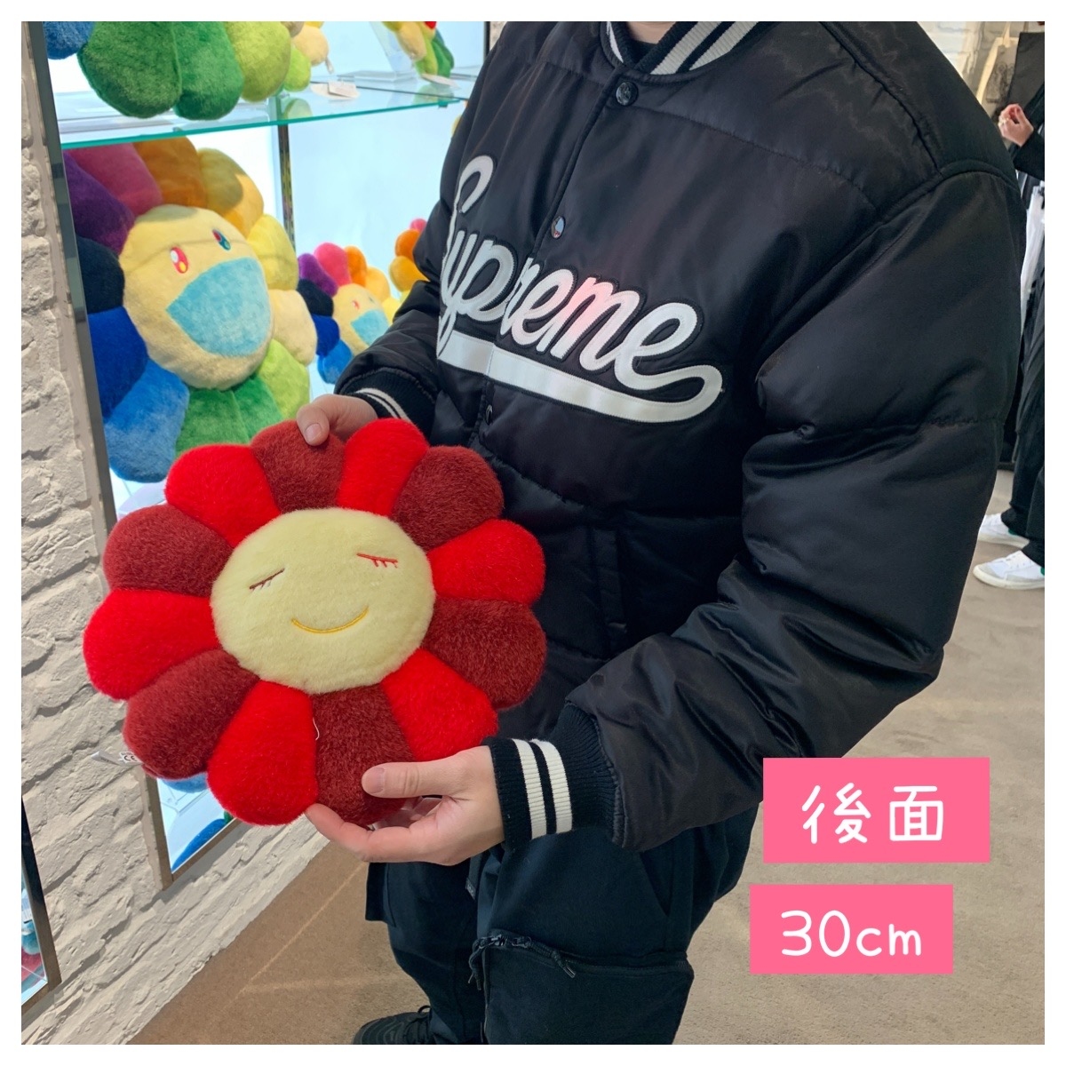 予訂 村上隆 KAIKAI KIKI 微笑花花抱枕 紅色款 30cm