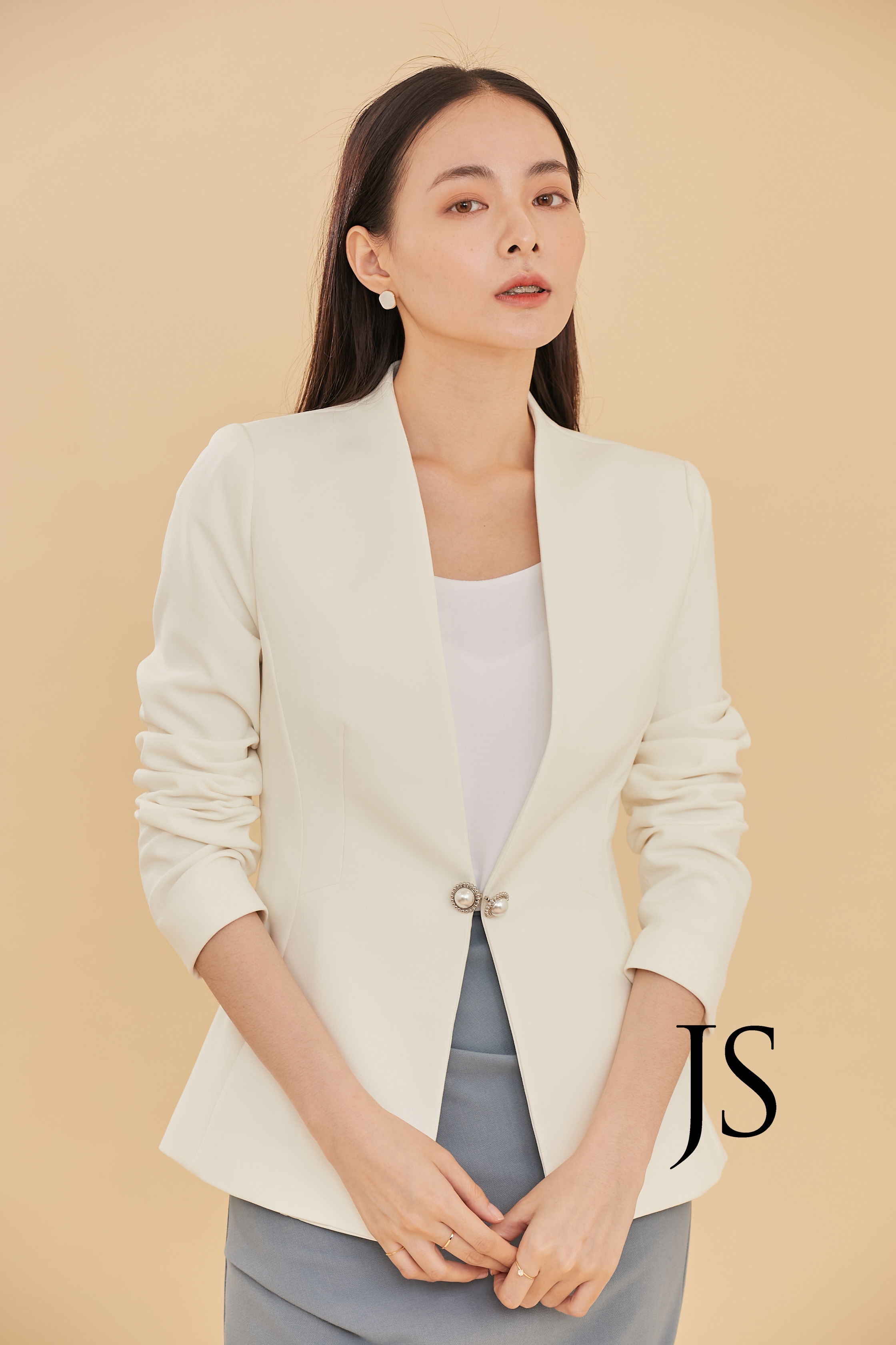 珍珠釦環合身西外(白)