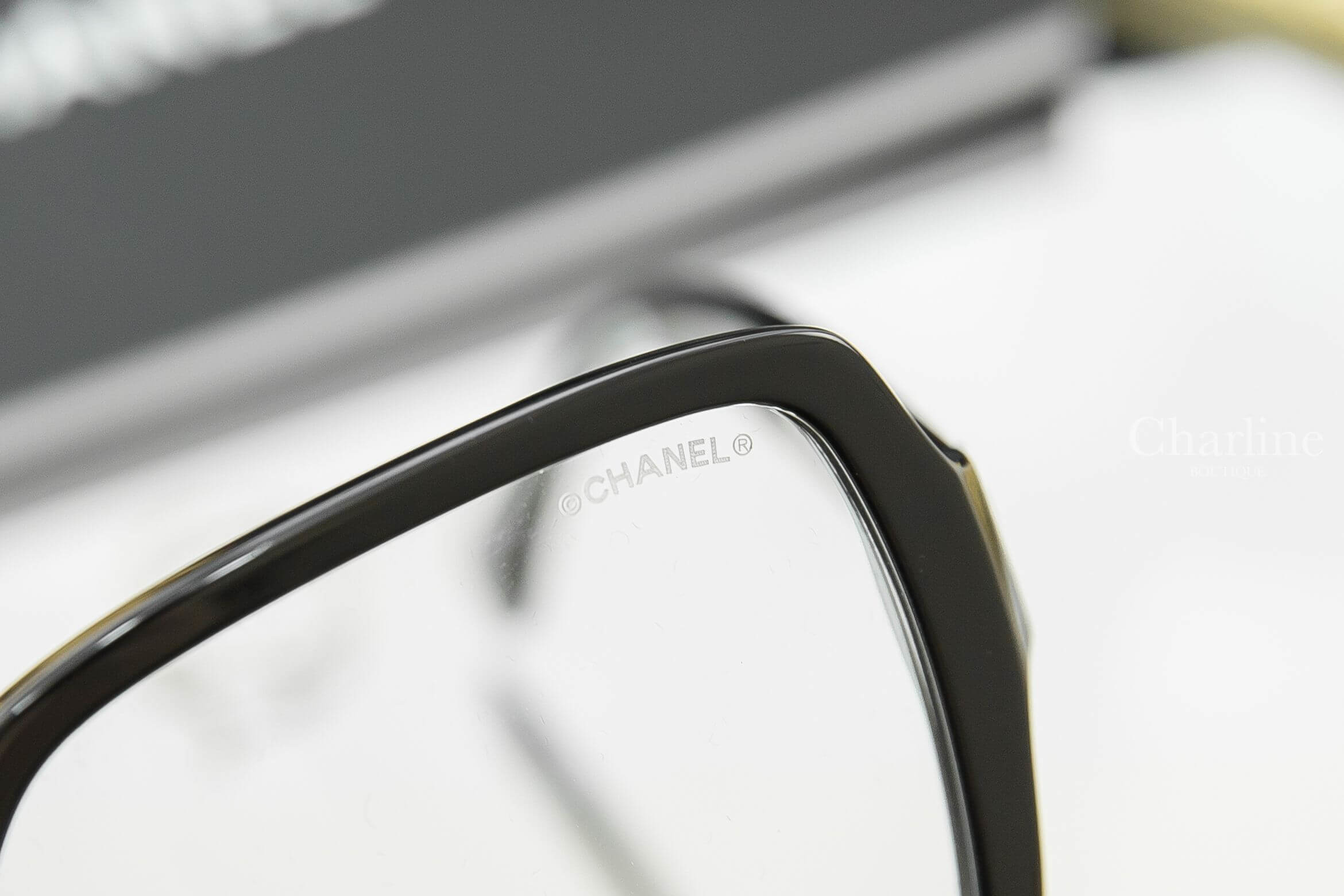 Chanel Square Sunglasses 黑色方框側邊金色 Logo 平光眼鏡
