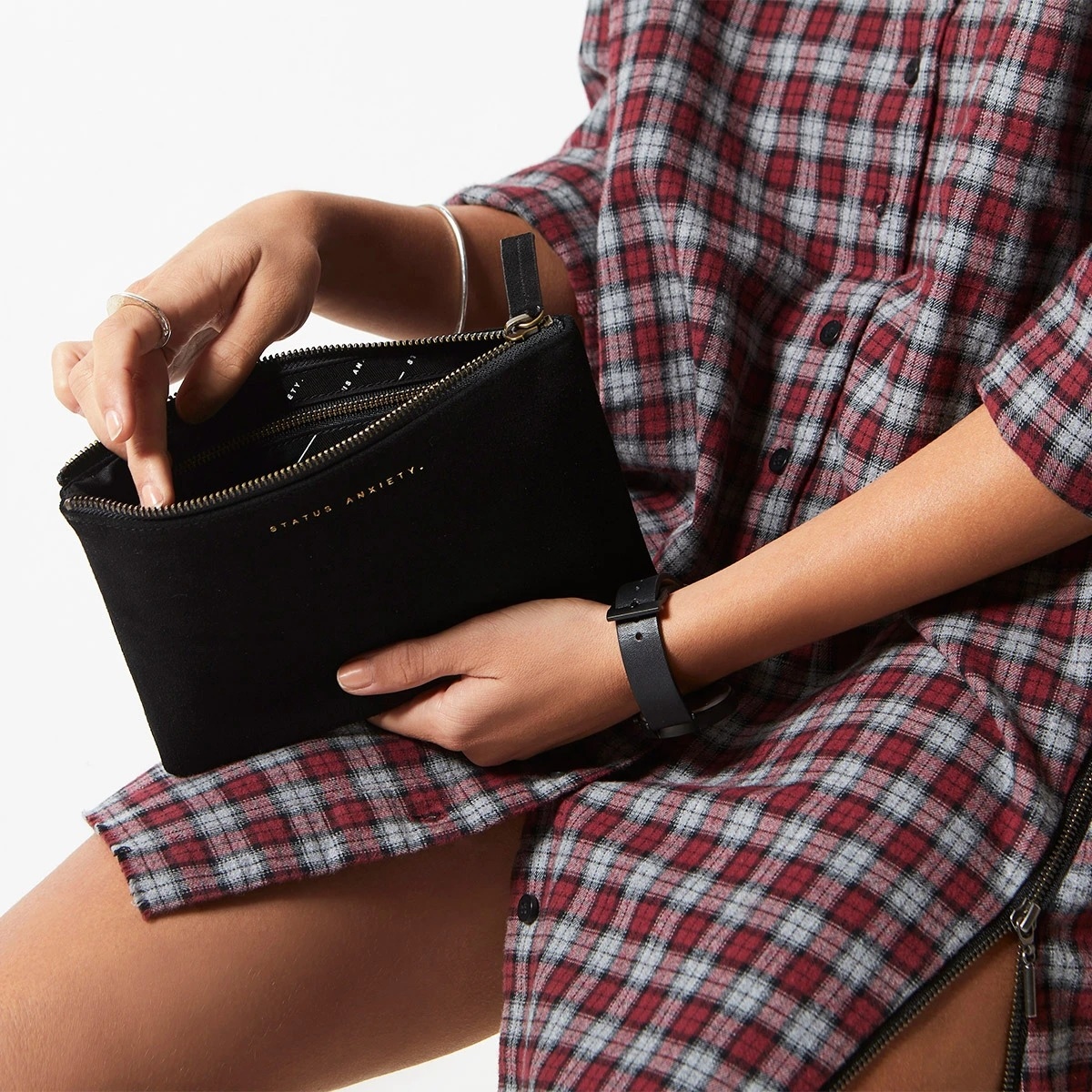 Status Anxiety. | MOMENTARY 平口夾 / 黑色