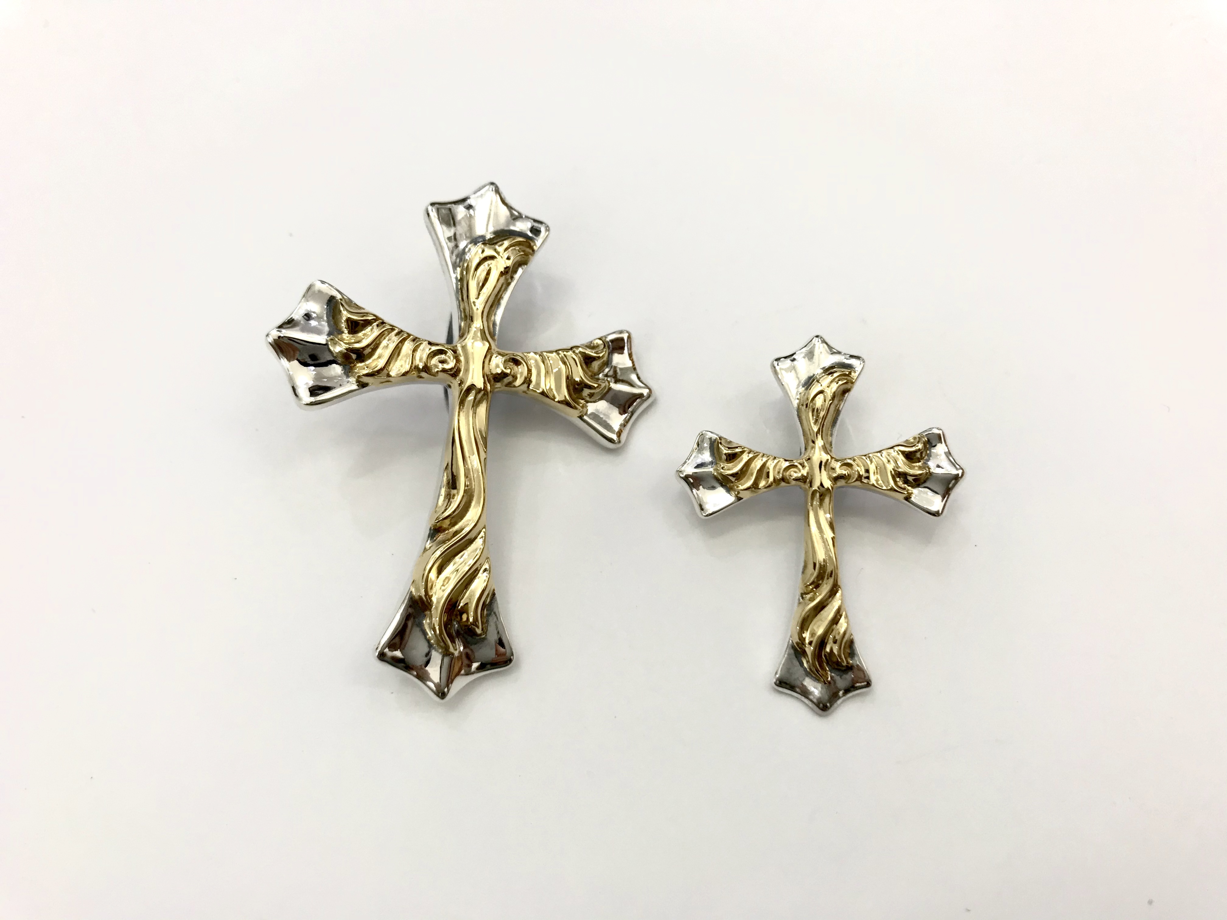 MF Pedant: Spread Eagle 18K Yellow Gold Fusion