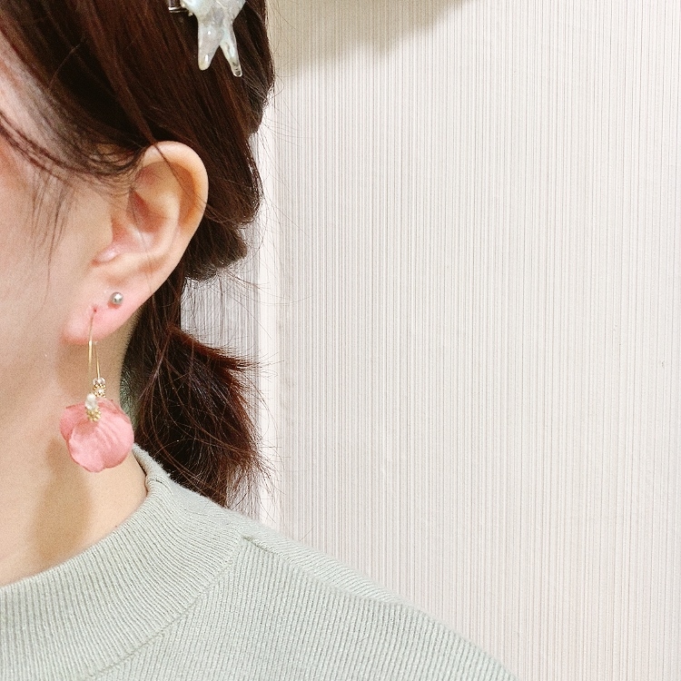 [日本制] 人造花圈形耳環