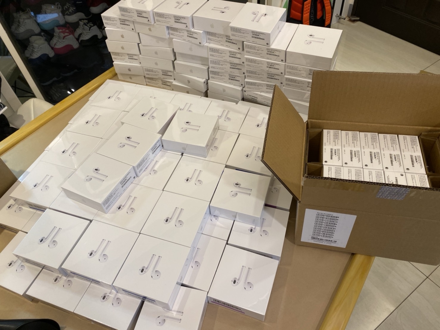 蘋果原廠 AirPods Pro全新未拆封 - 公司貨保固一年 ( MLWK3TA/A ) 附發票