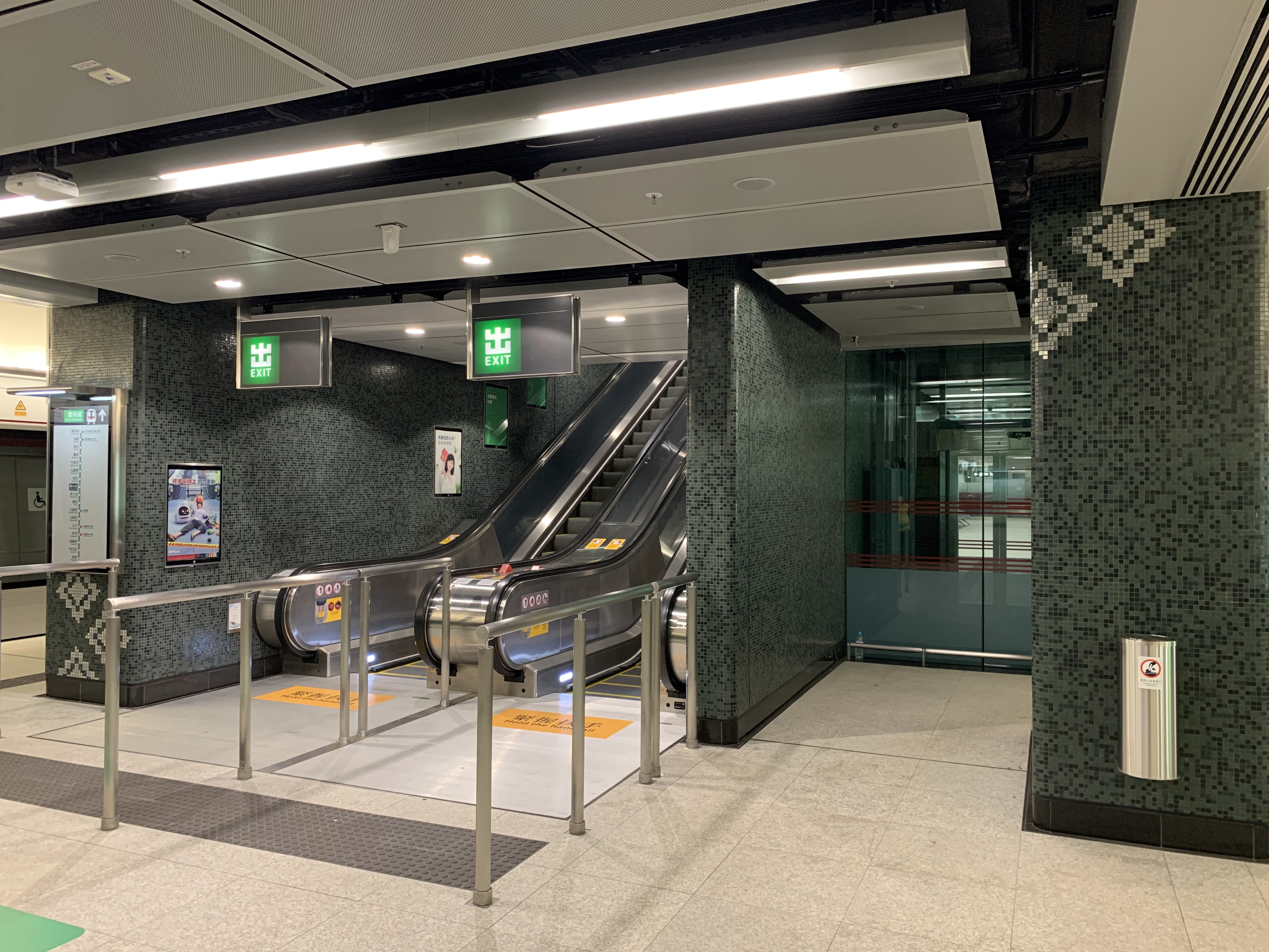 Diamond Hill MTR station,china glass mosaic tile,CMT glass mosaic tile,topworlds