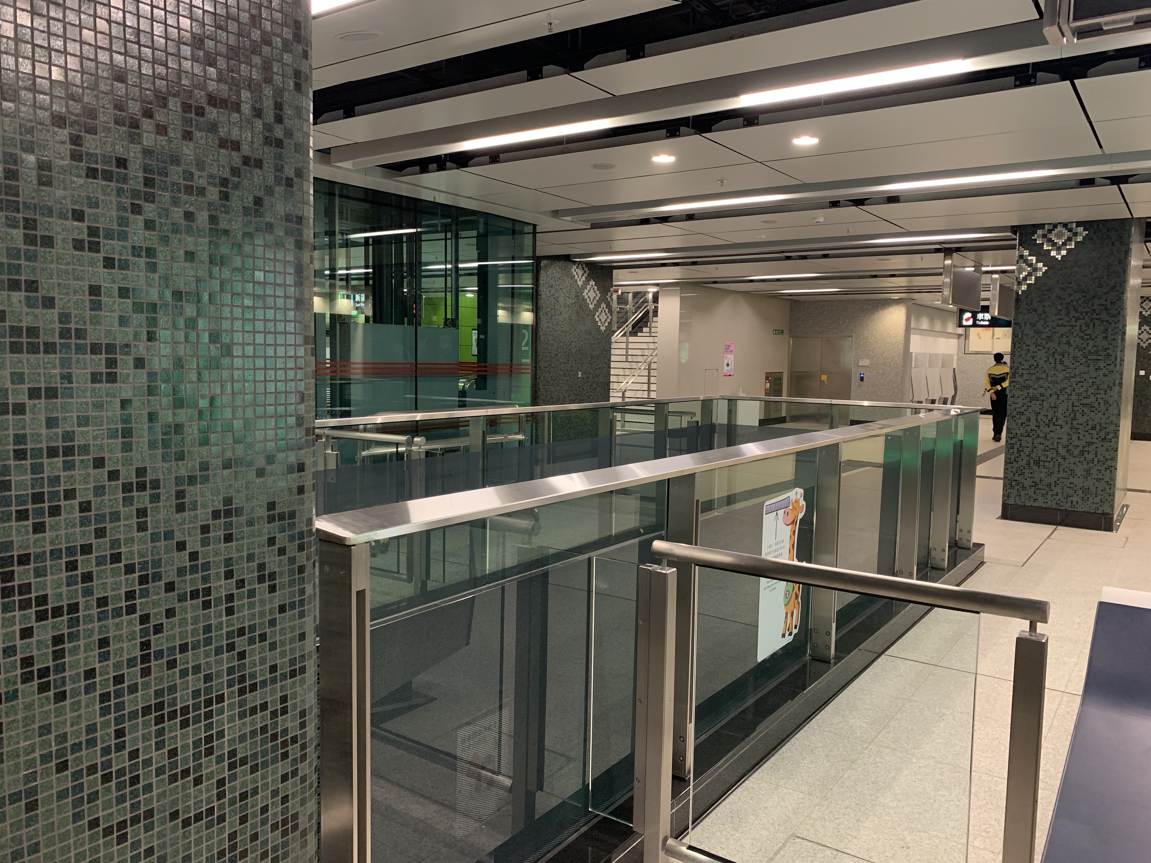 Diamond Hill MTR station,china glass mosaic tile,CMT glass mosaic tile,topworlds