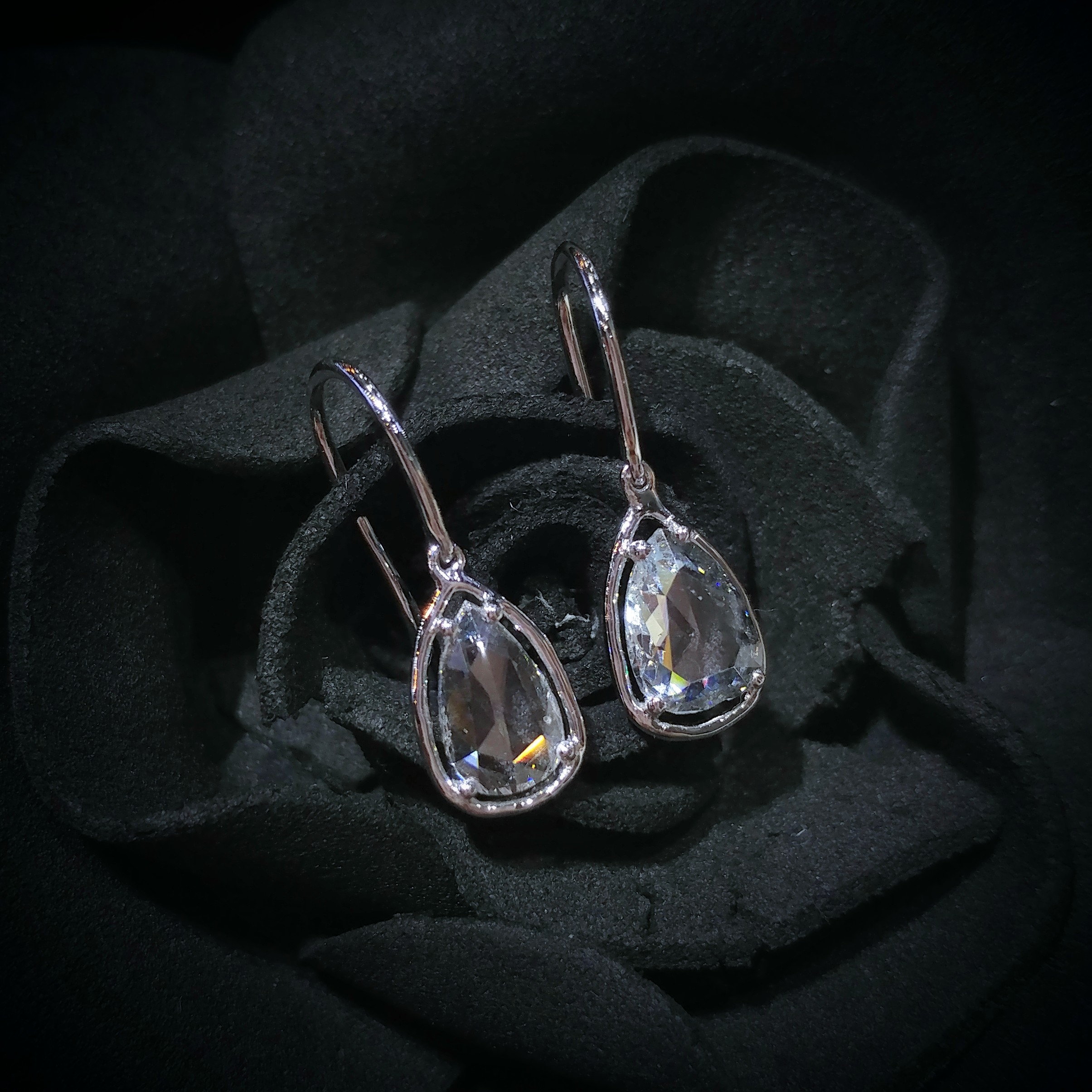 全新18K白金【主石80份梨形鑽石】吊耳環