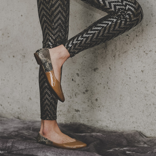 tan flat forms