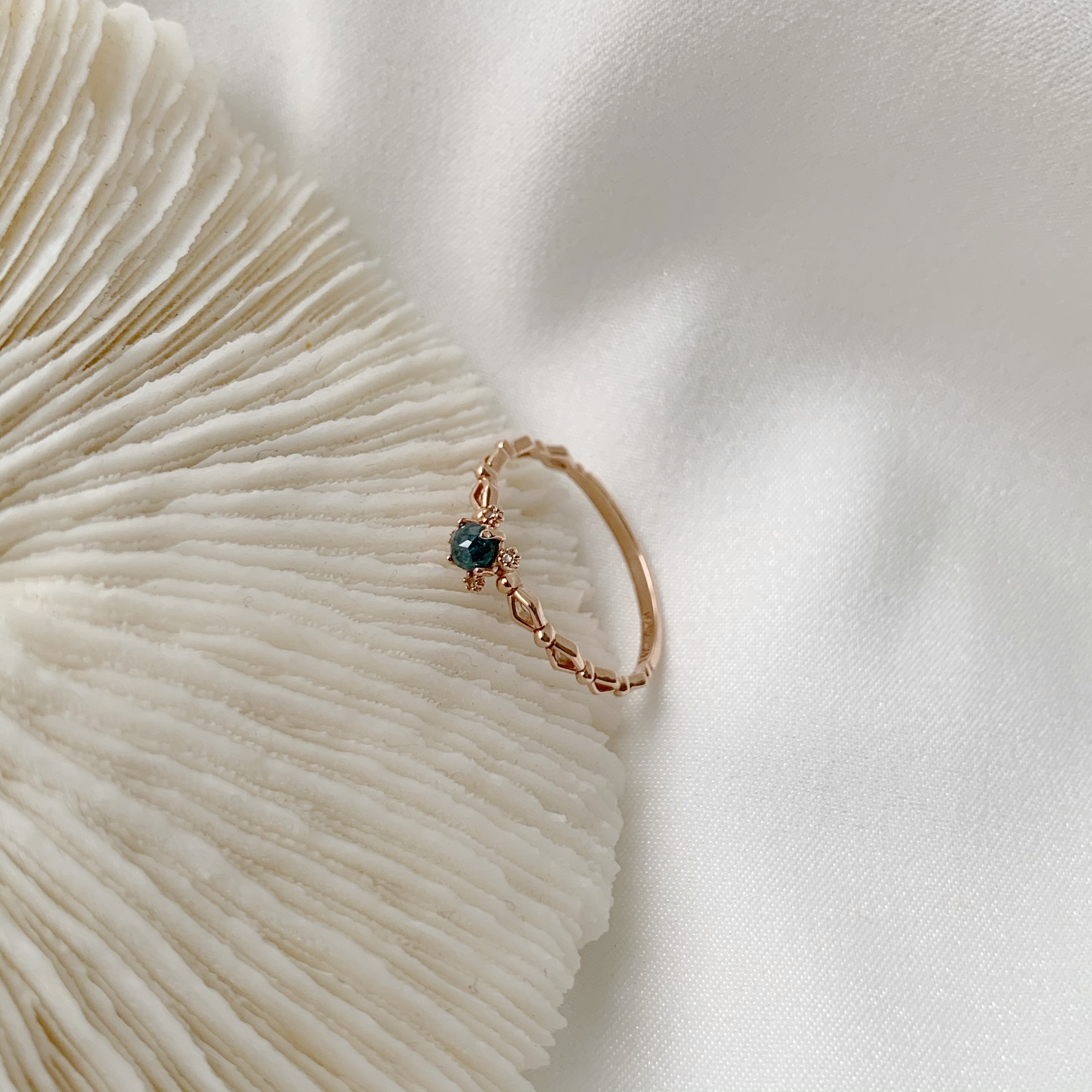 14k Drone藍鑽真鑽簍空菱形戒指