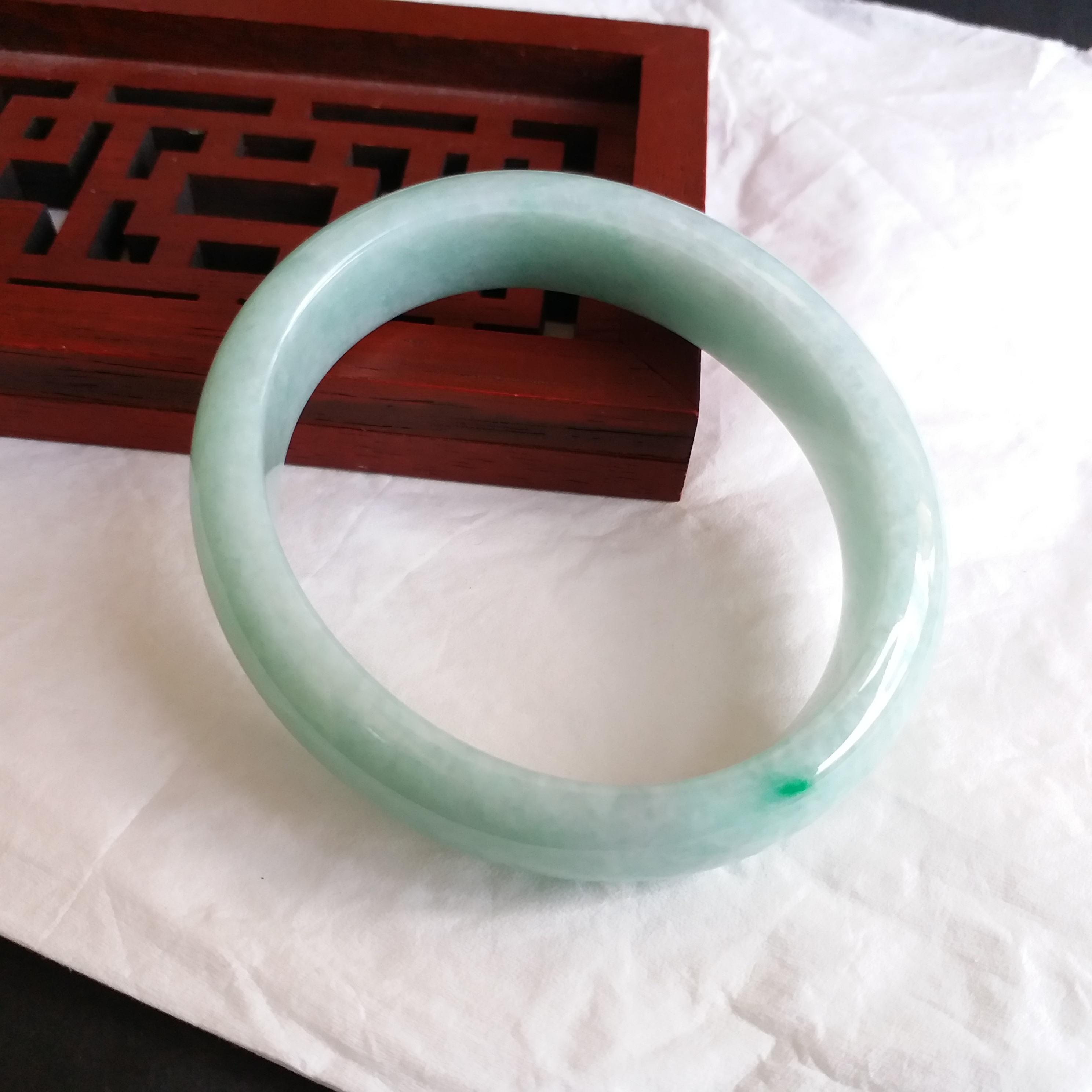 J1503 冰糯飄綠貴妃玉鐲 53.5mm (1.43)