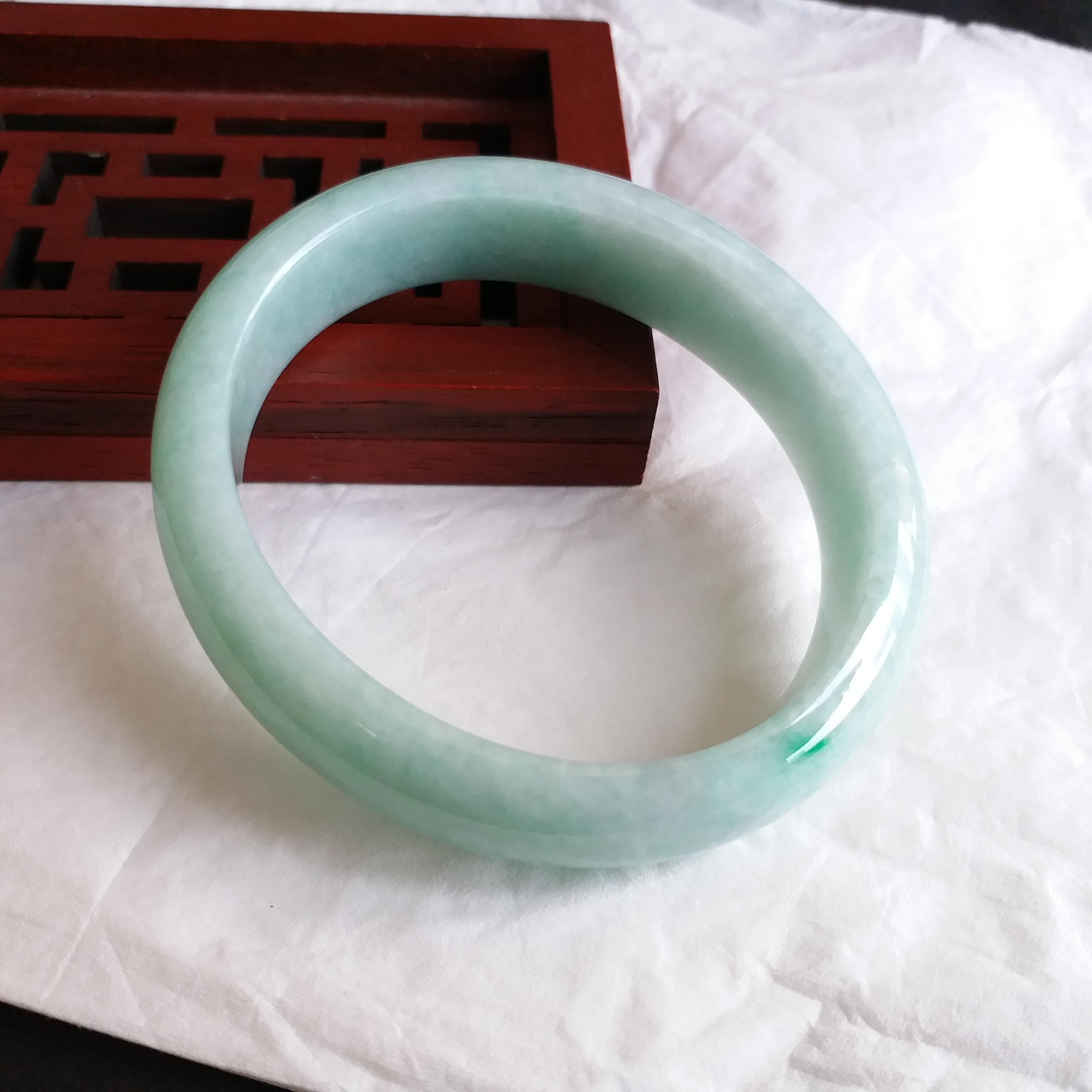 J1503 冰糯飄綠貴妃玉鐲 53.5mm (1.43)