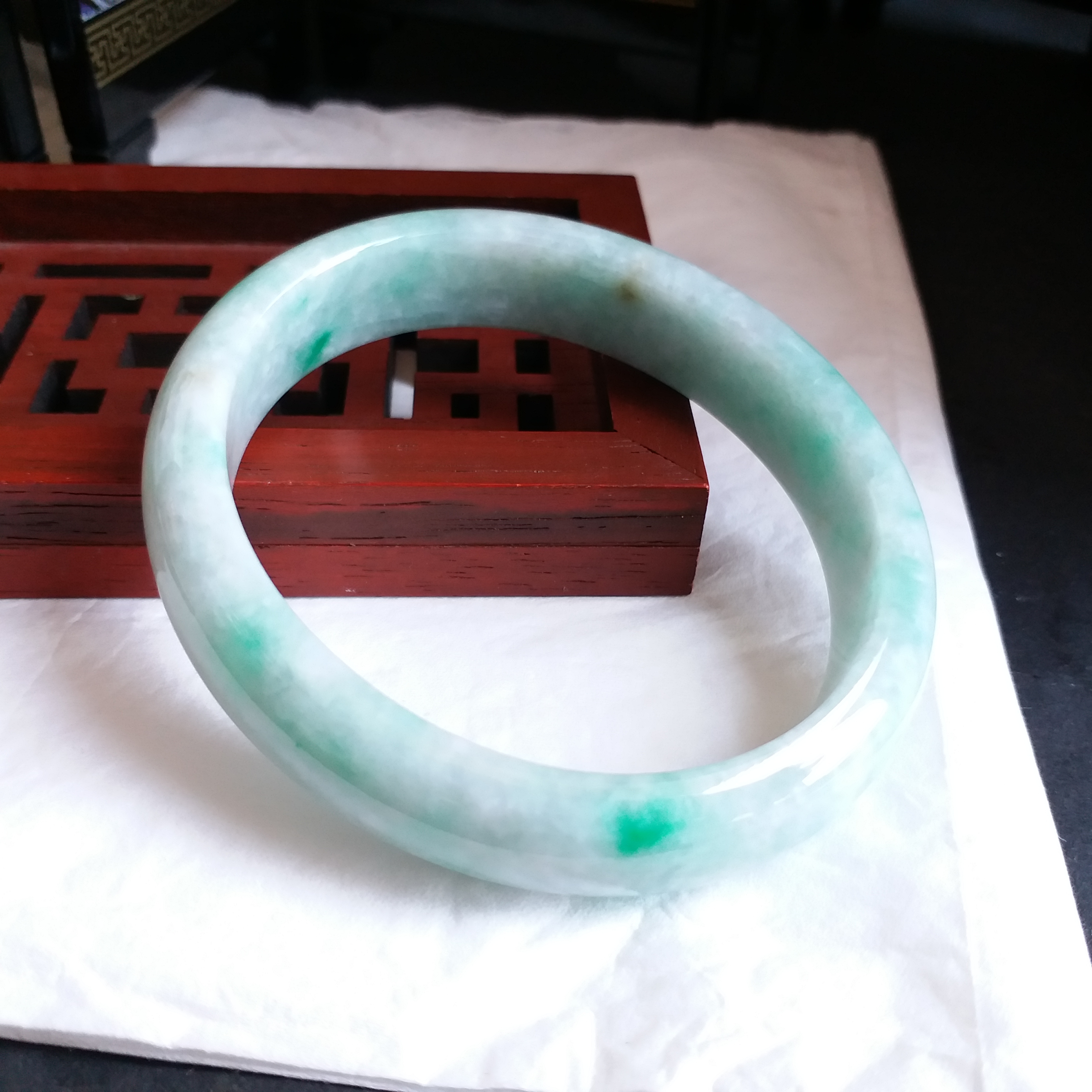 J1505 冰糯飄綠貴妃玉鐲 55mm (1.48)