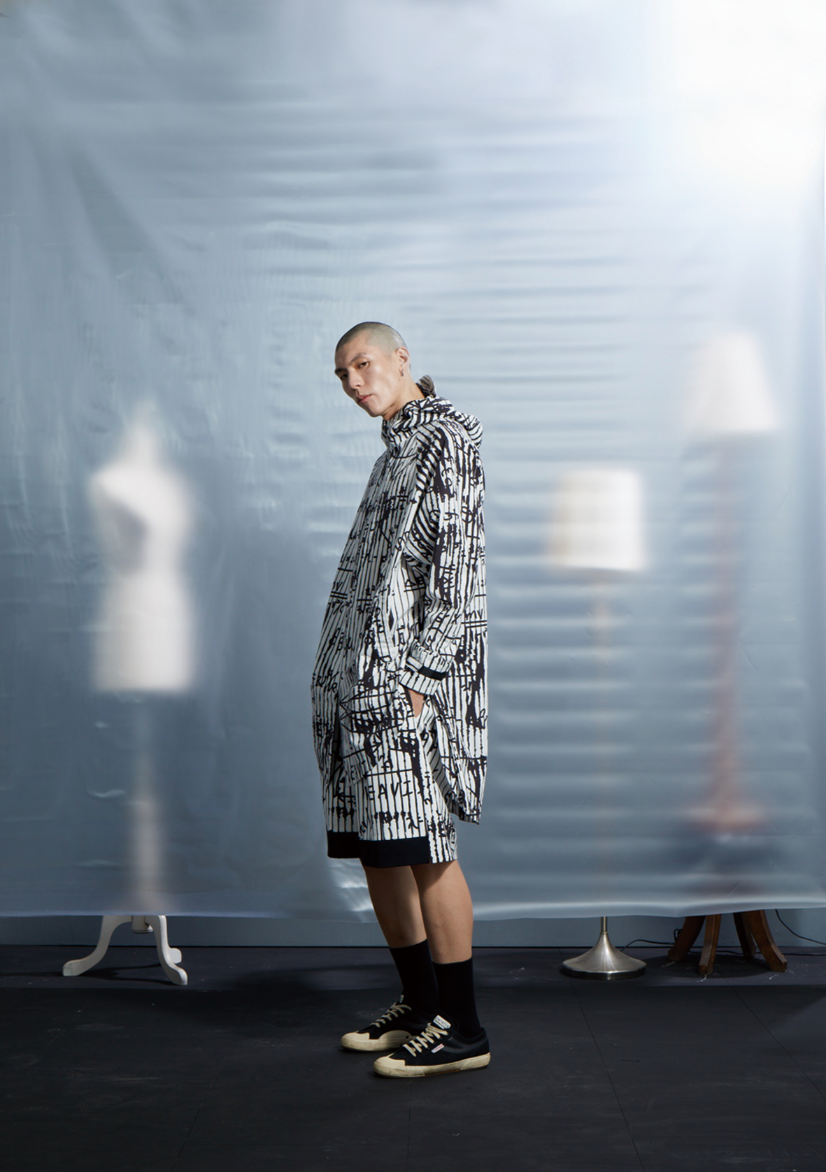 物理公式撲面大風衣 - 平行時空白