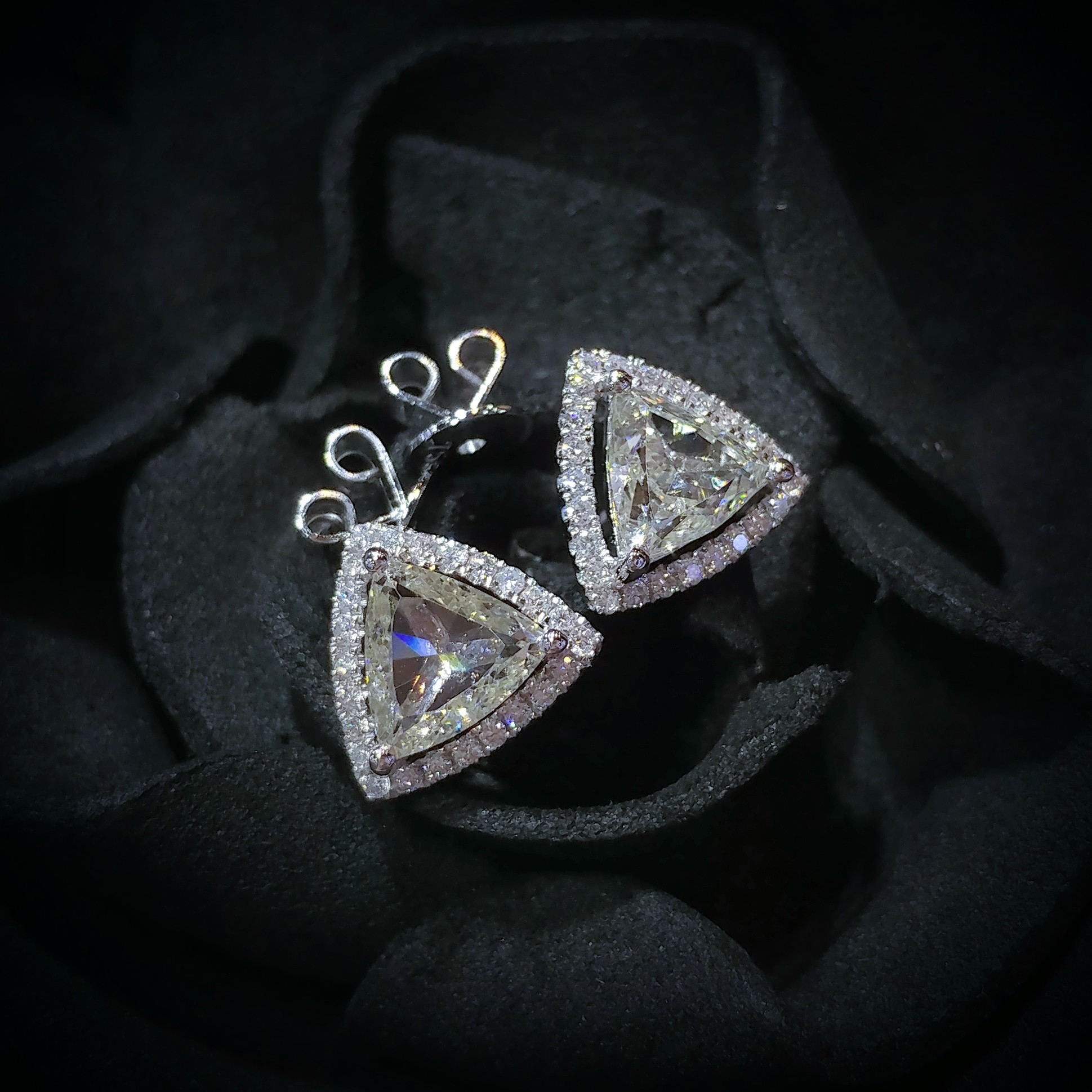 18K White Gold 1.71ct Triangle Cut Diamond Earrings